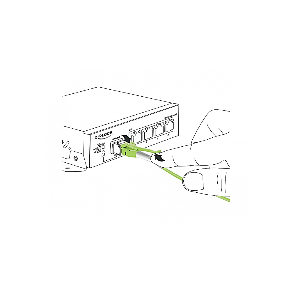 Una mano inserisce un cavo verde in uno switch di rete. Lo switch è etichettato 'D-Link'.