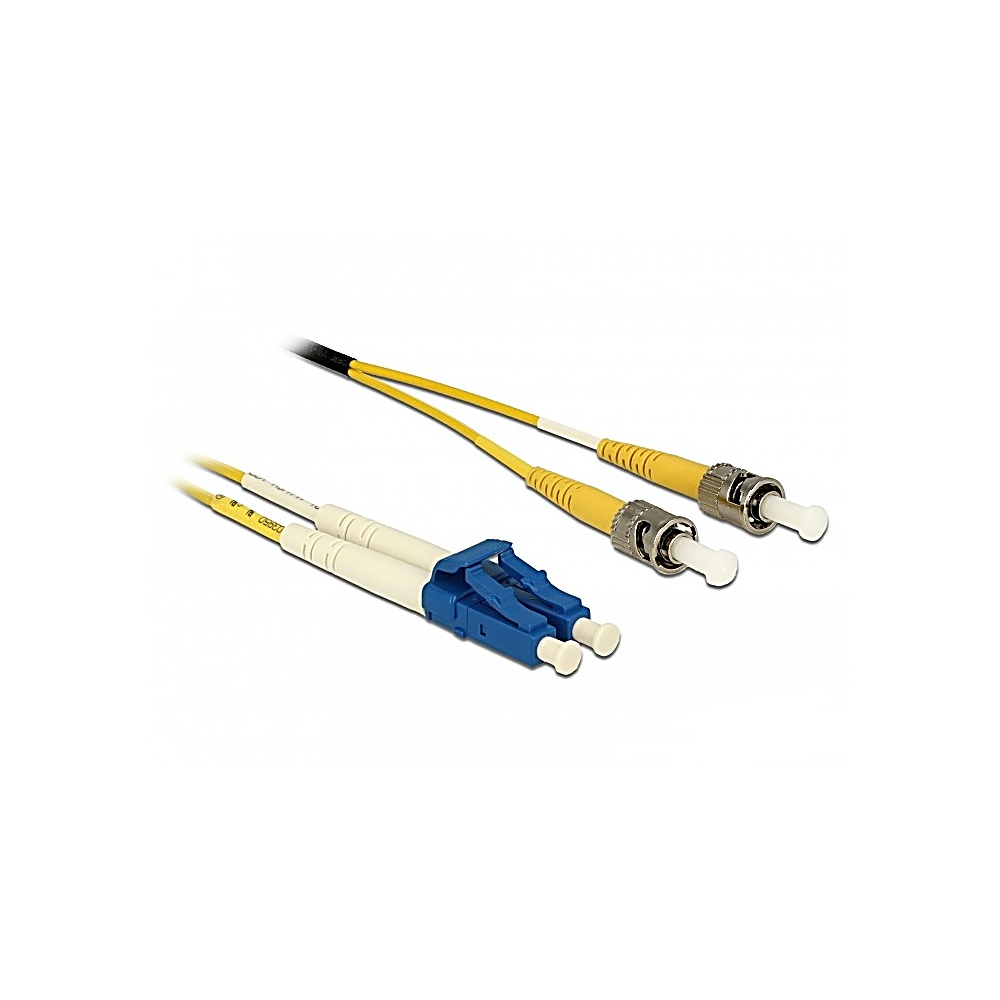 Due cavi in fibra ottica con connettori gialli e bianchi. Uno è bianco e blu, l'altro giallo e argento. Sfondo bianco.
