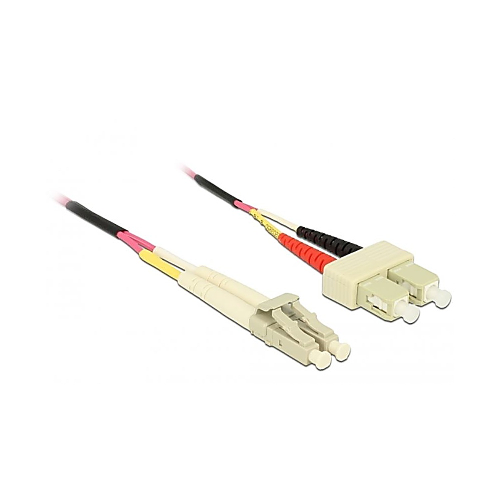 Due cavi in fibra ottica con connettori beige, cablaggio nero, rosso e giallo, su sfondo bianco.