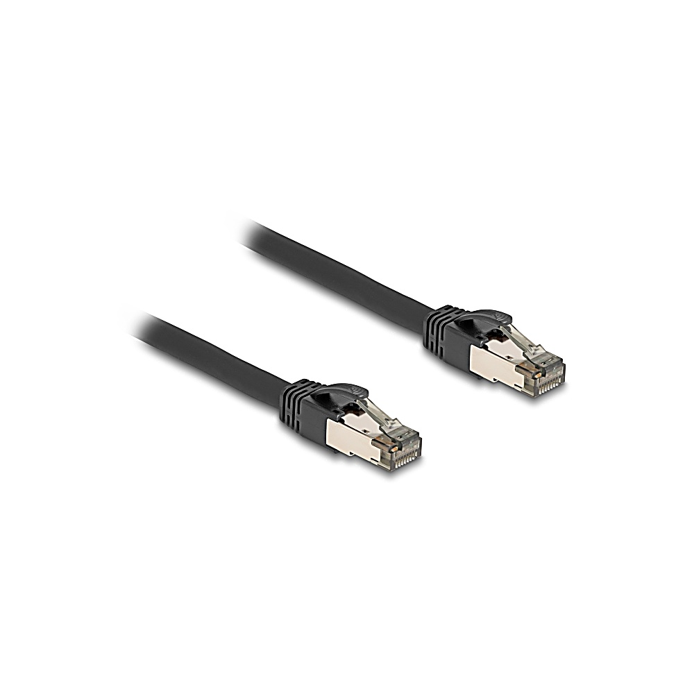 Dwa czarne kable Ethernet z srebrnymi złączami leżą ukośnie na białym tle.