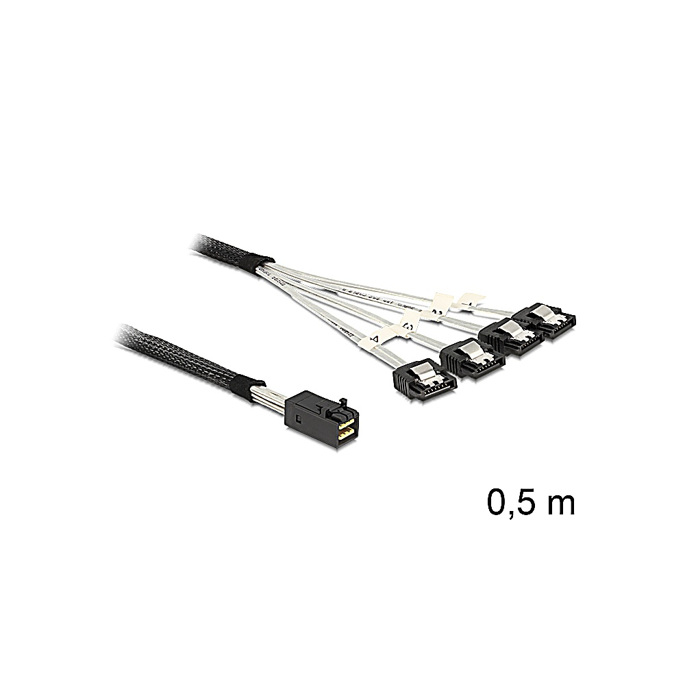 Cavi SATA su sfondo bianco. Connettori neri e cavo intrecciato. Lunghezza di 0,5 m indicata.