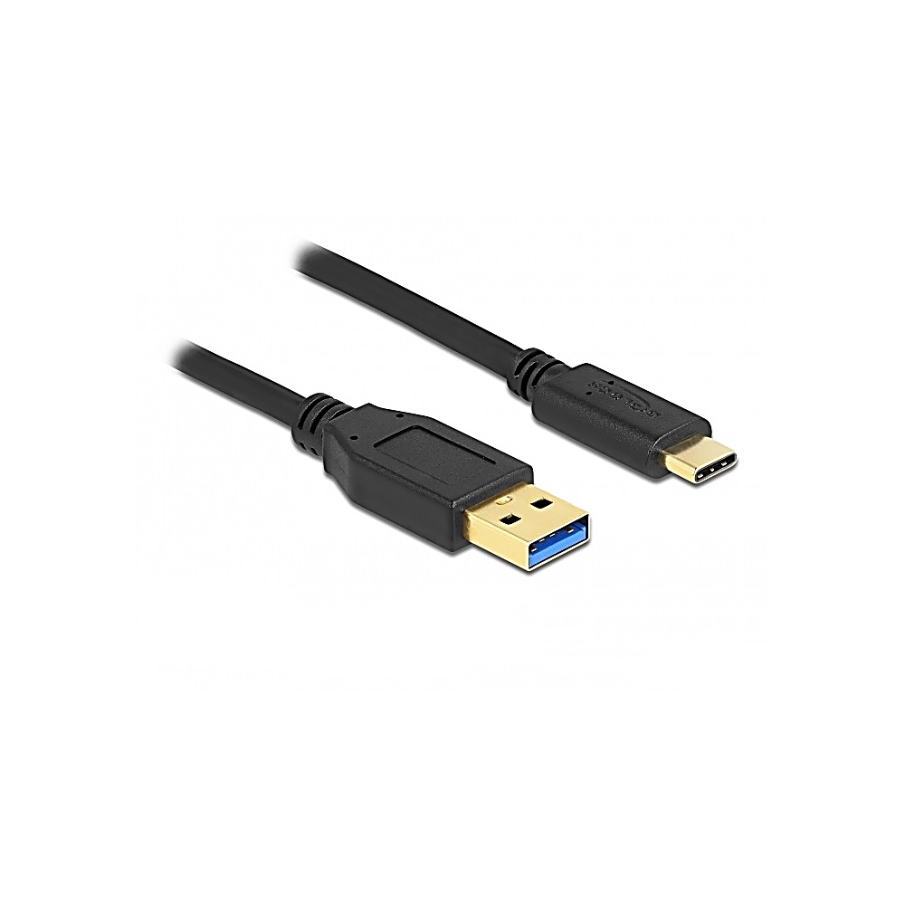 Een zwarte USB-kabel met een USB-A-connector en een USB-C-connector, schuin over een witte achtergrond.