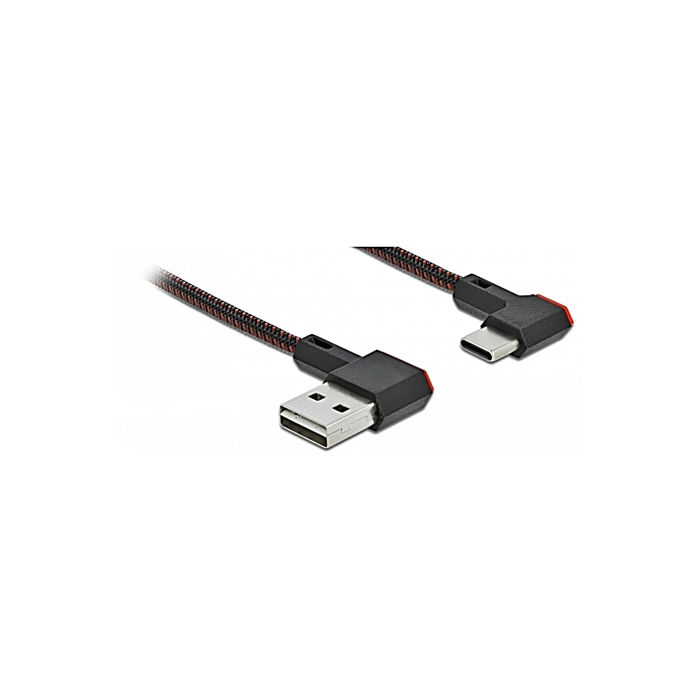 Un cavo USB angolato con un cavo intrecciato nero e rosso. Un'estremità è USB, l'altra è USB-C. Entrambi i connettori hanno un accento rosso.