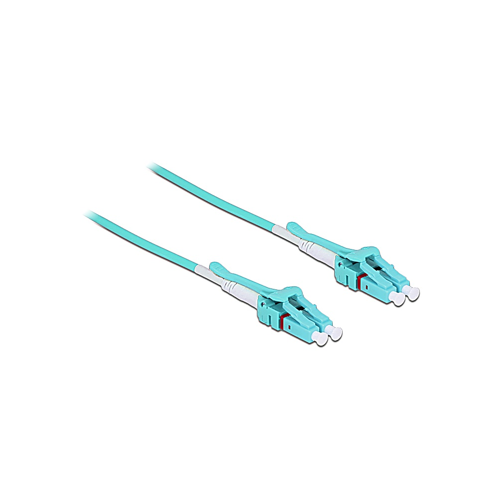 Due cavi in fibra ottica turchese con connettori bianchi e azzurri, su sfondo bianco.