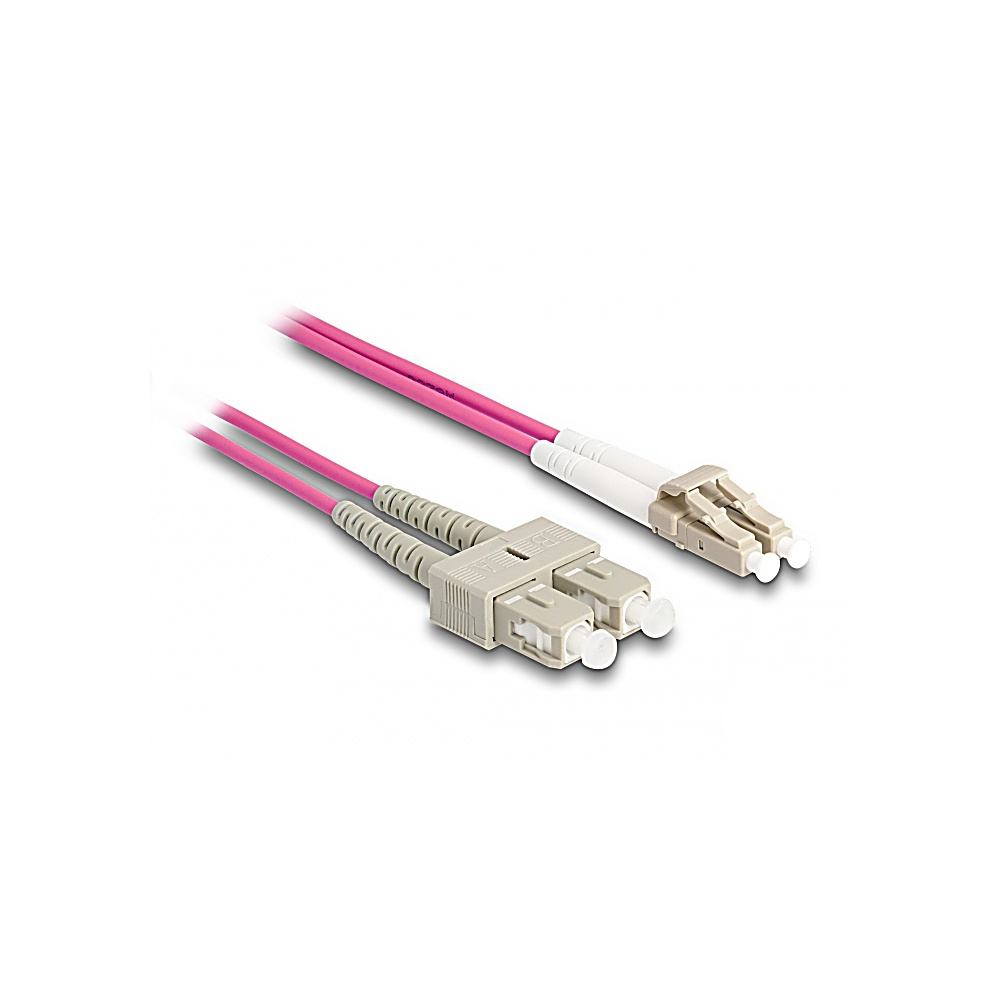 Due cavi in fibra ottica con guaine rosa e connettori beige su sfondo bianco. I connettori sono collegati.
