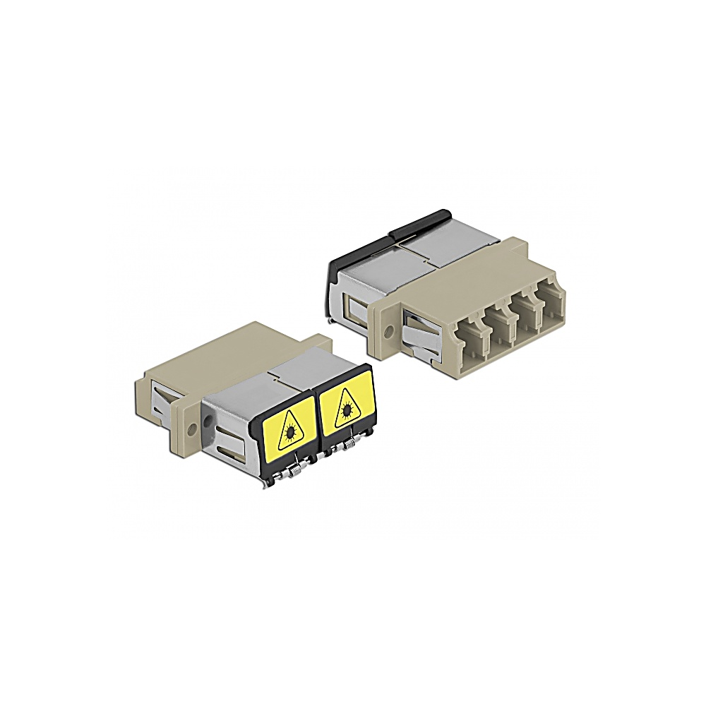 Due connettori in fibra ottica beige su sfondo bianco. Ognuno ha etichette di avvertimento gialle. Un connettore ha quattro porte.