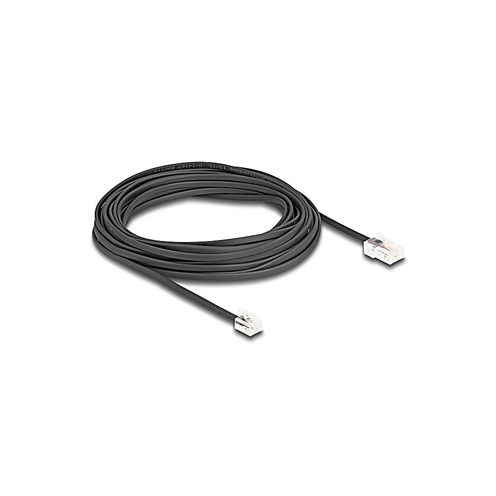 Un cavo telefonico nero arrotolato con due connettori RJ11 trasparenti ad ogni estremità, su sfondo bianco.