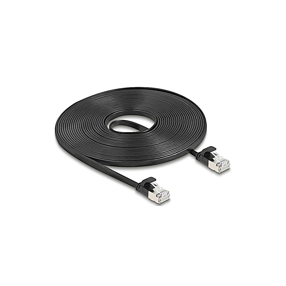Un cavo Ethernet nero, arrotolato a spirale, su una superficie bianca. Due connettori RJ45 sono visibili alle estremità.