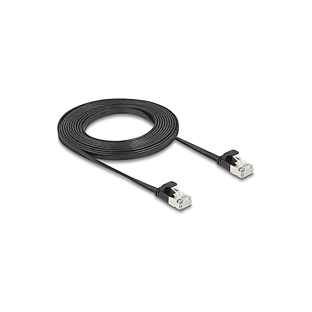 Un cavo Ethernet nero avvolto ad anello con due connettori alle estremità. I connettori hanno un involucro di plastica trasparente e clip nere.