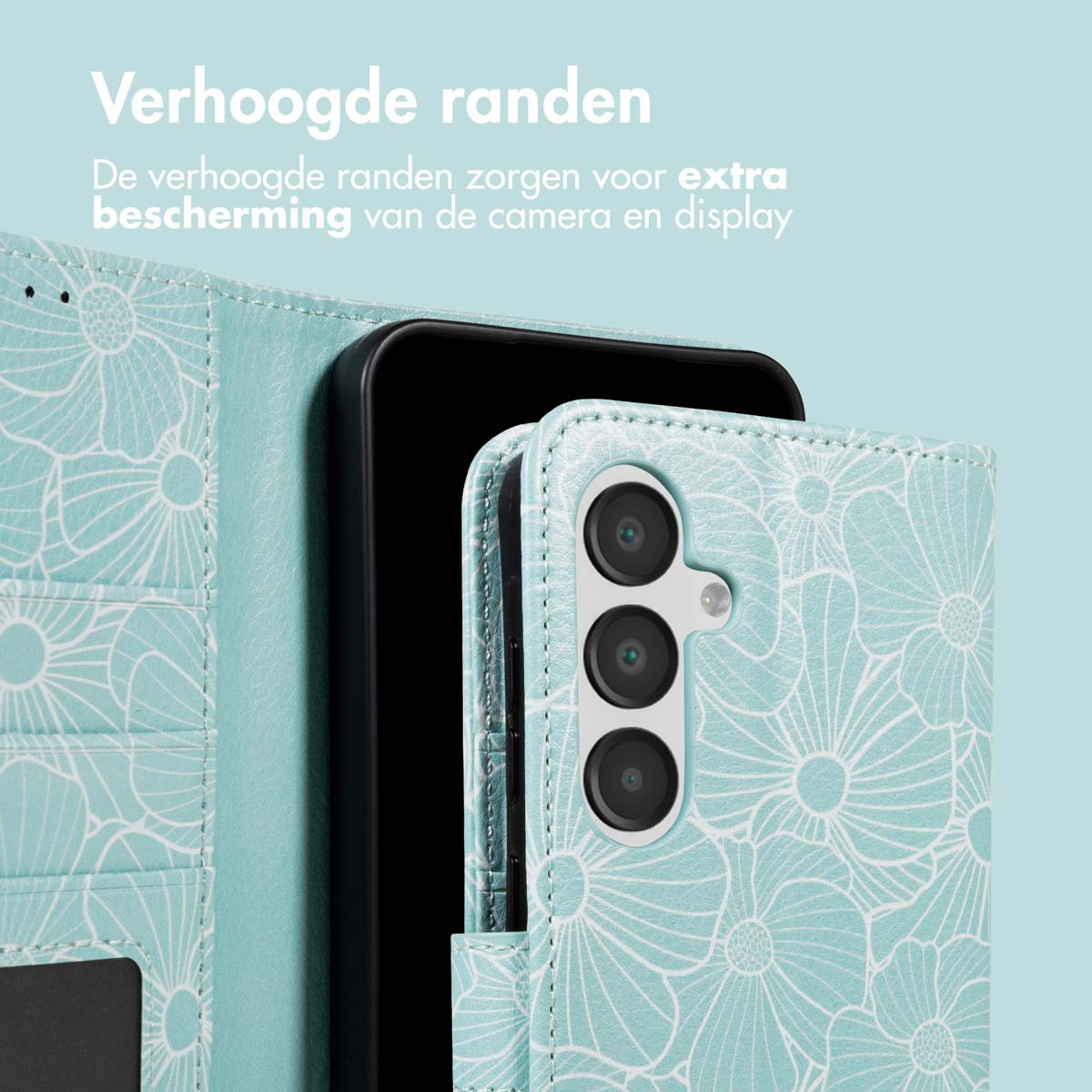 Een telefoon in een lichtblauwe bloemenhoes. De hoes beschermt de camera en het scherm. Tekst: 'Verhoogde randen'.