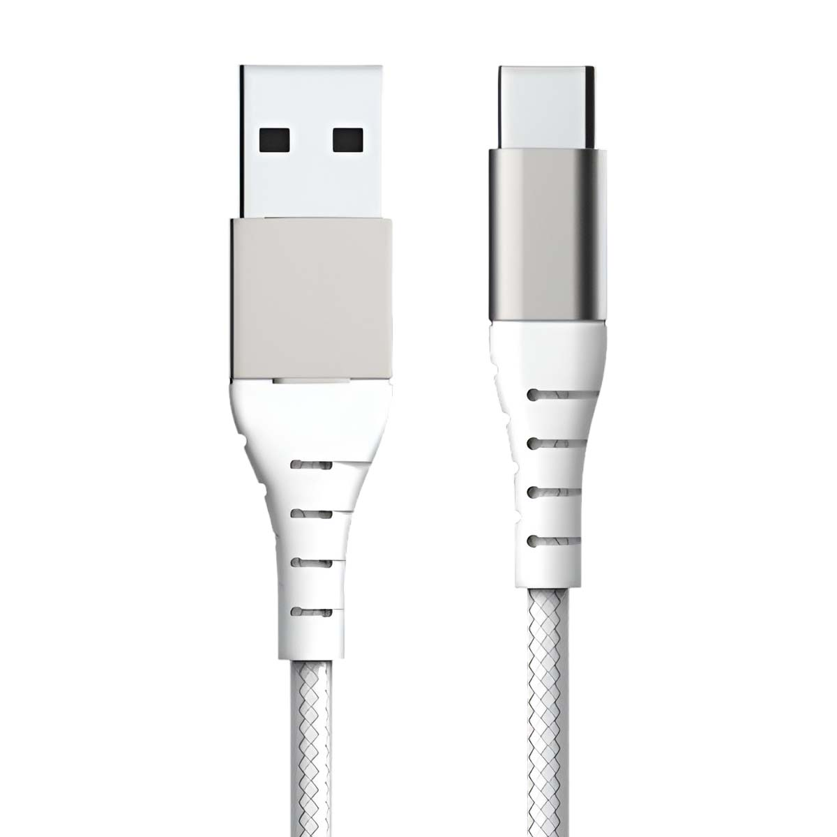 Un cavo da USB-C a USB-A bianco su sfondo bianco. Il cavo ha un design intrecciato e connettori bianchi e argento.