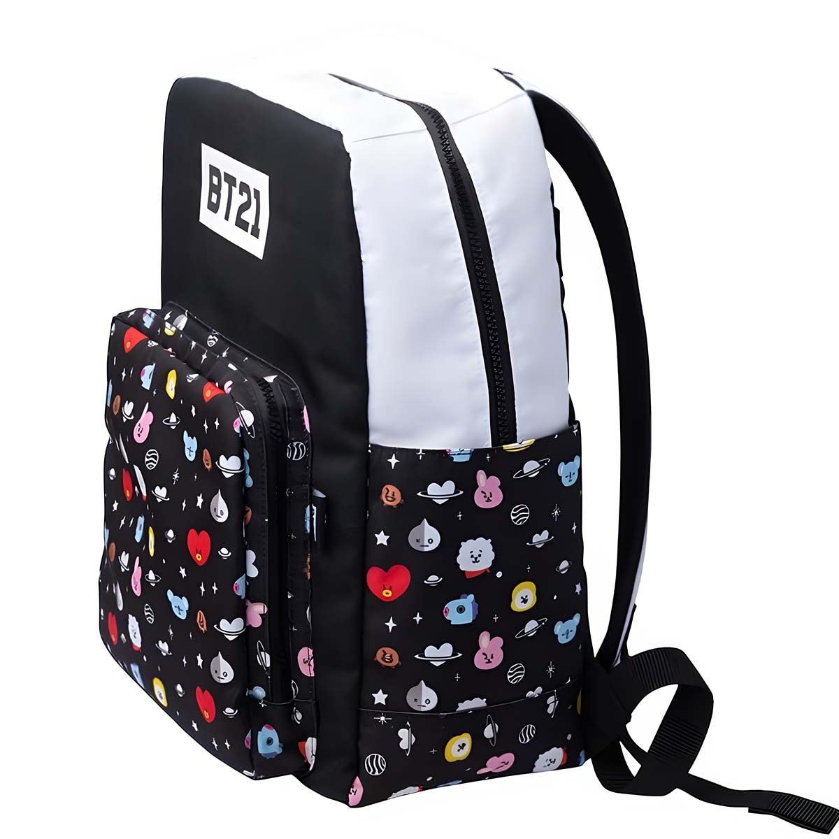 Uno zaino bianco e nero con logo BT21. Presenta personaggi di cartoni animati colorati sulla tasca anteriore.