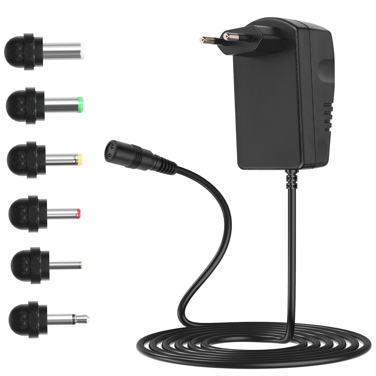 Un adaptateur secteur noir avec plusieurs embouts de différentes couleurs. L'adaptateur a une prise et un câble noir enroulé.