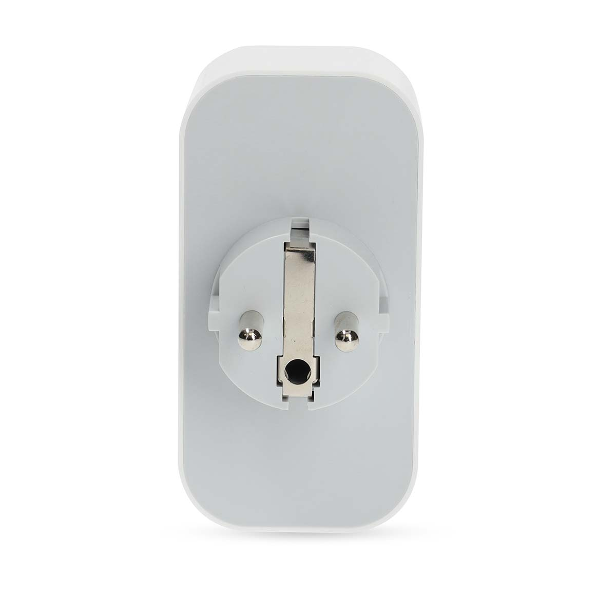 Viene mostrato un adattatore per spina elettrica bianco. Ha una presa rotonda con perni metallici e un corpo rettangolare.