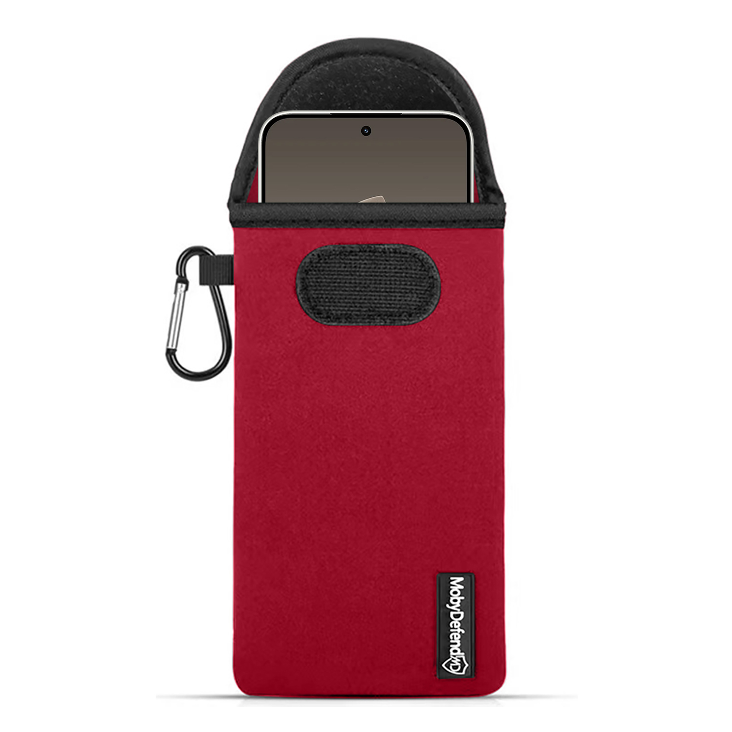 Un étui rouge pour téléphone contient un smartphone. Il a un dessus noir et un mousqueton. La marque est visible en bas.