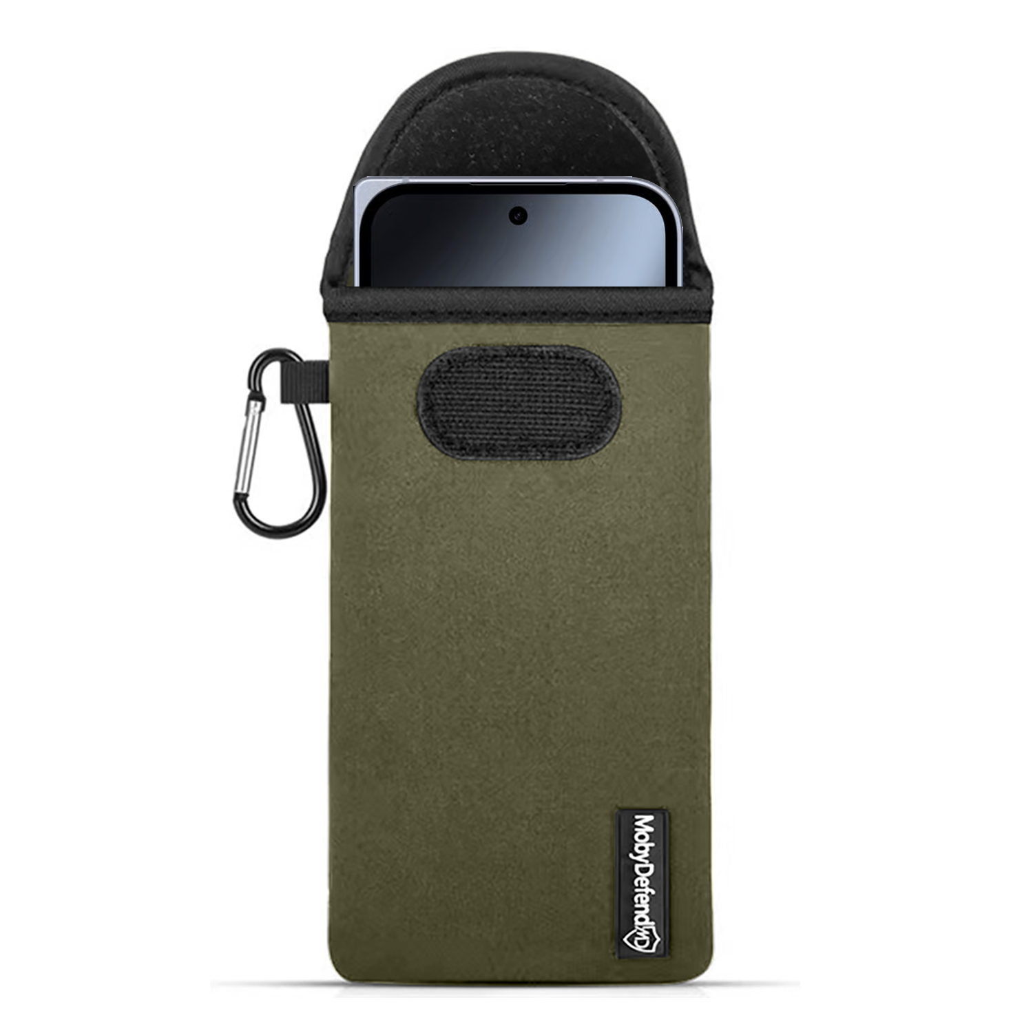 Een olijfgroene telefoonhoes met een zwarte bovenkant, een zilveren clip en een telefoon erin. De merknaam 'MobyDefend' is zichtbaar.