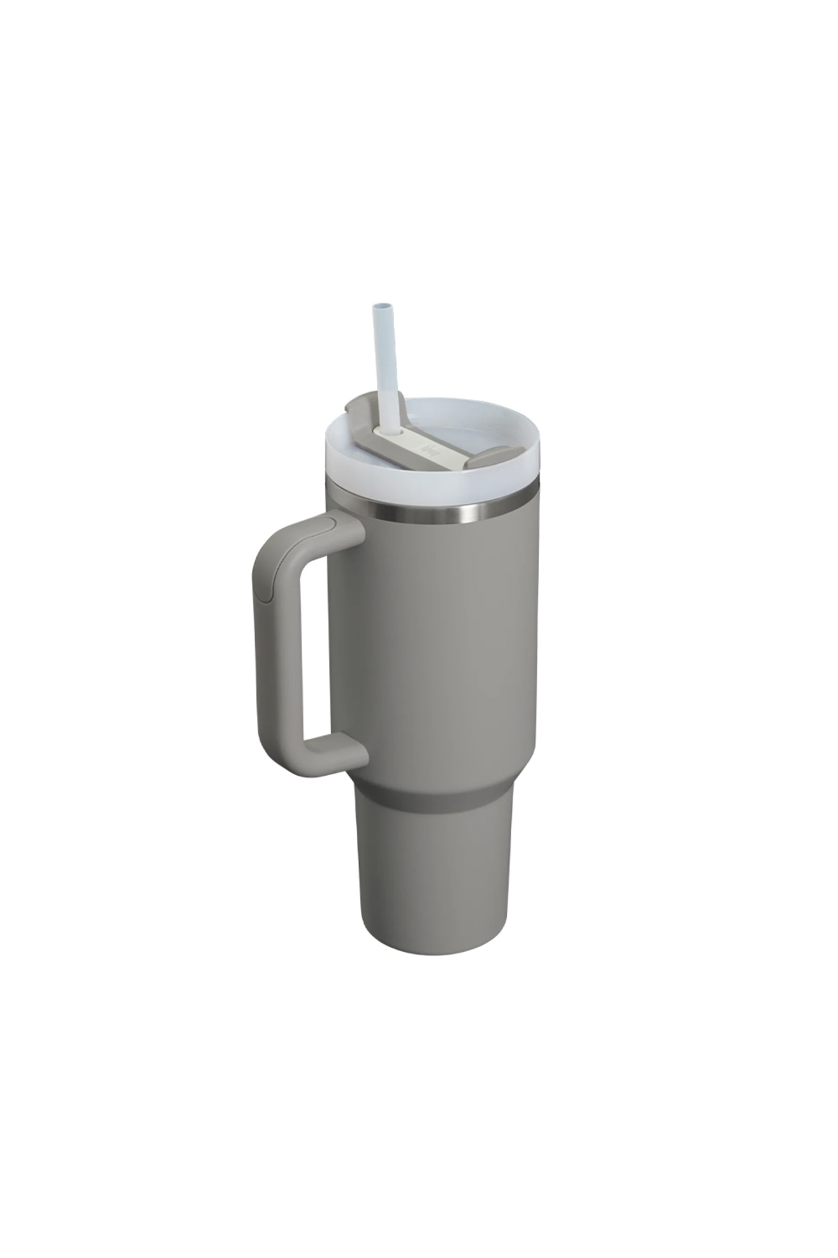 Un vaso gris con asa, tapa blanca y pajita contra un fondo blanco. El vaso está en posición vertical.
