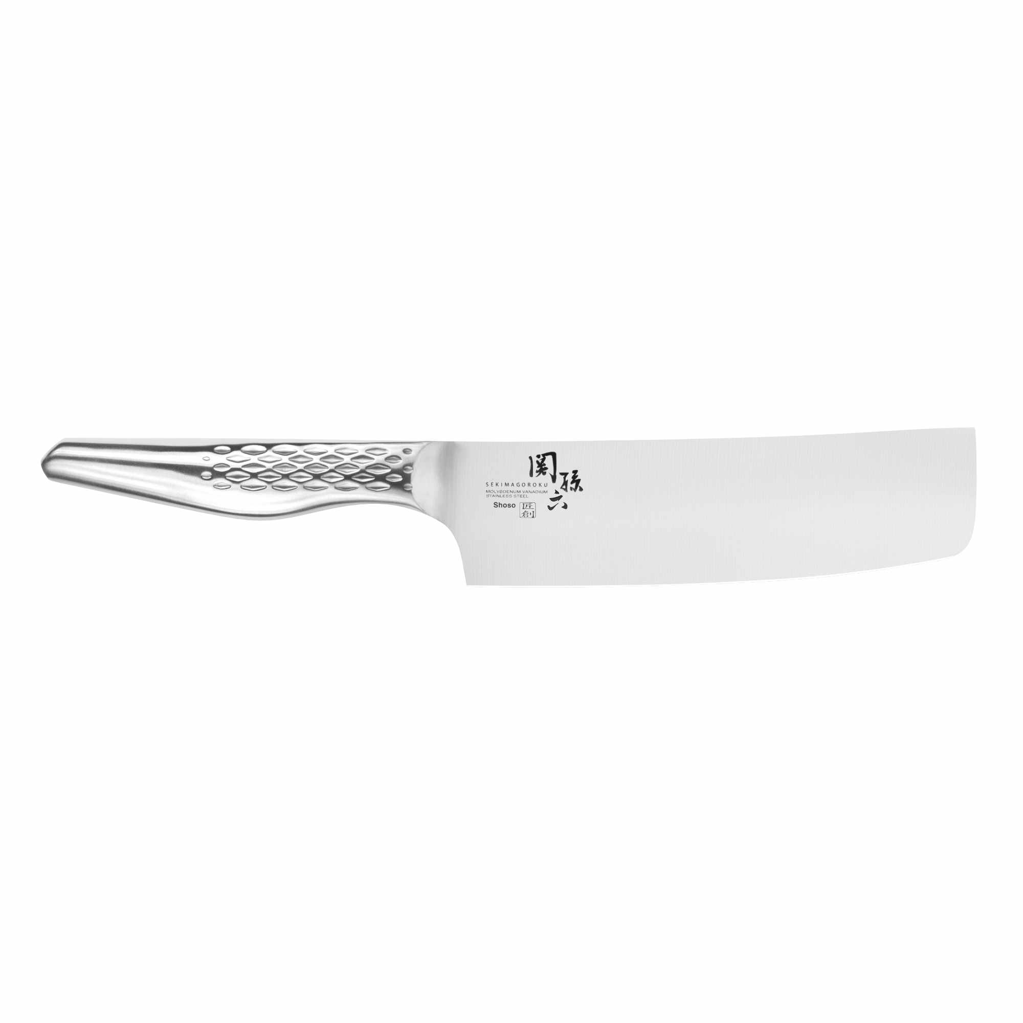 Ein Edelstahl-Küchenmesser mit silbernem Griff und breiter Klinge auf weißem Hintergrund.