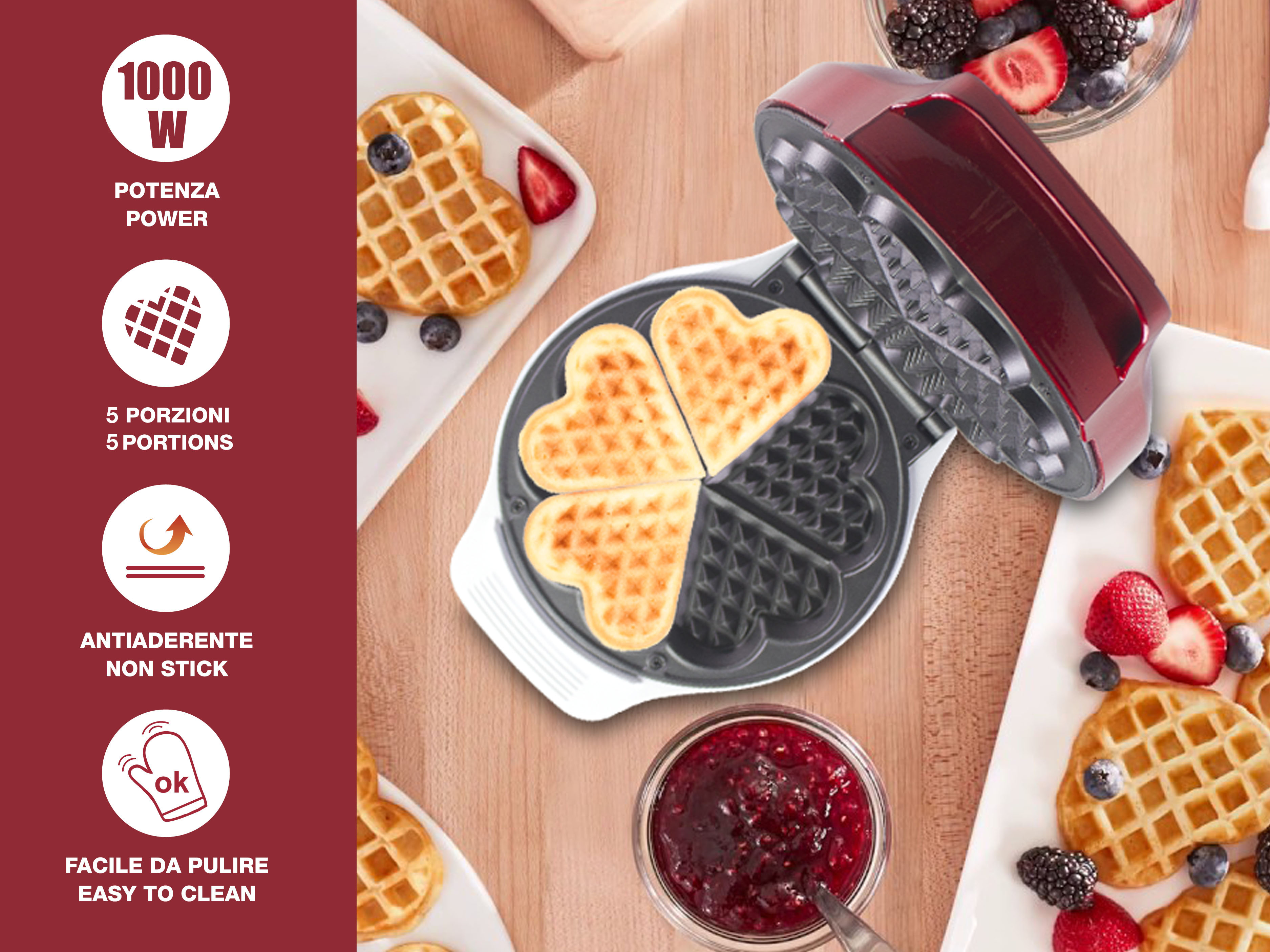 Una macchina per waffle che fa waffle a forma di cuore. Waffle su piatti con frutti di bosco e marmellata. Il testo indica potenza e facile pulizia.