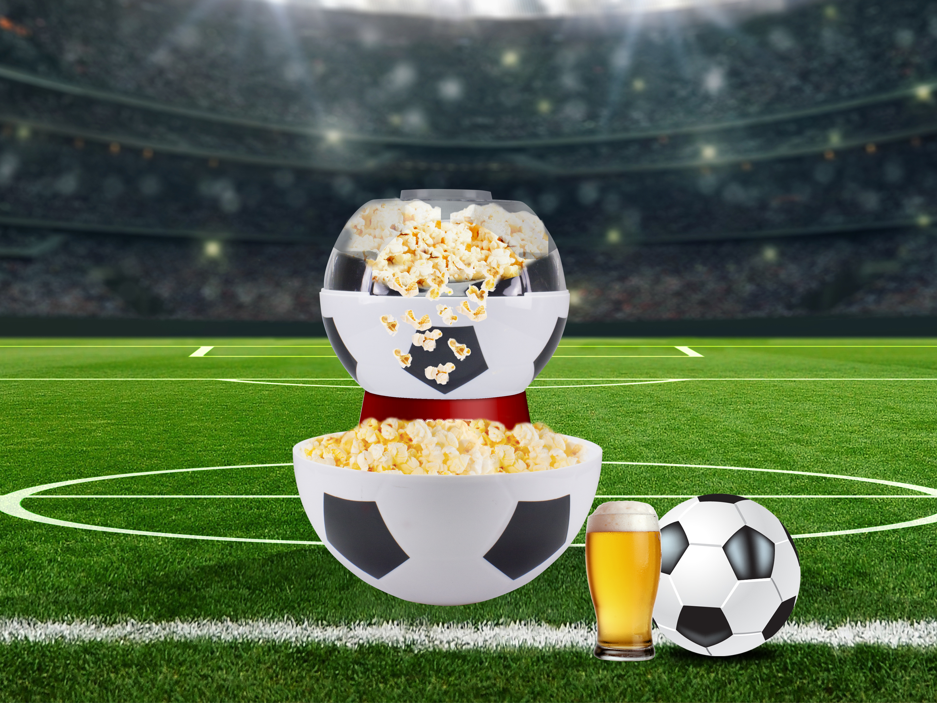 Macchina per popcorn, popcorn, birra e pallone da calcio su un campo con sfondo stadio.