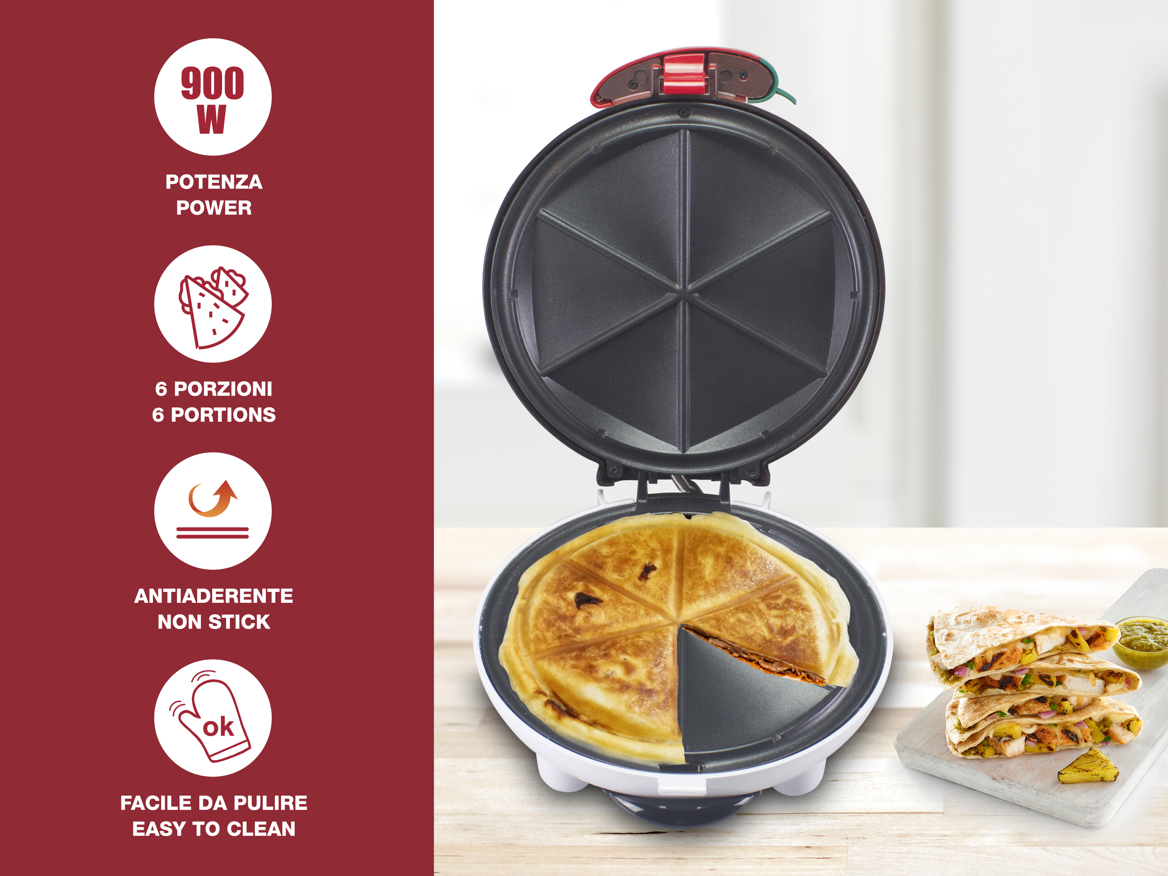 Una macchina per quesadilla aperta con una quesadilla cotta all'interno. Fette di quesadilla sono su un tagliere con una piccola ciotola di salsa.