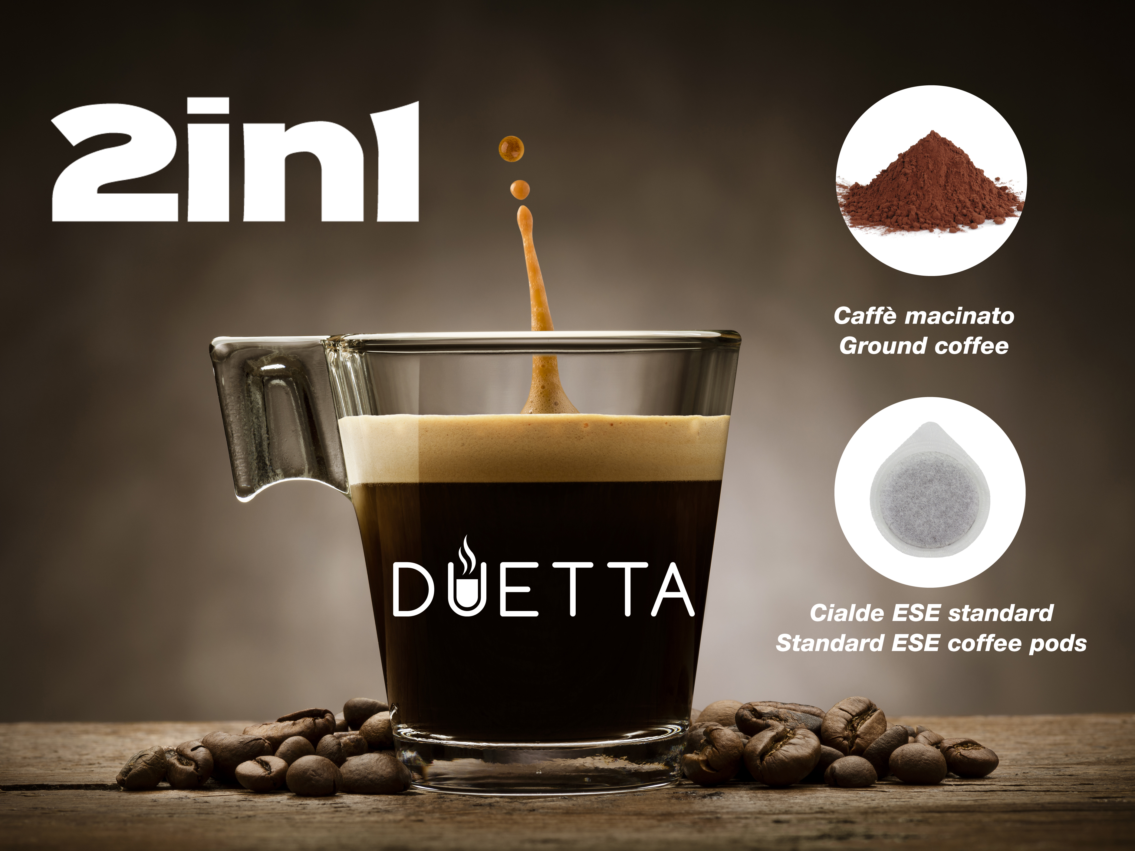 Tazza di caffè con caffè versato. Chicchi di caffè in basso. Testo 2in1 in alto.