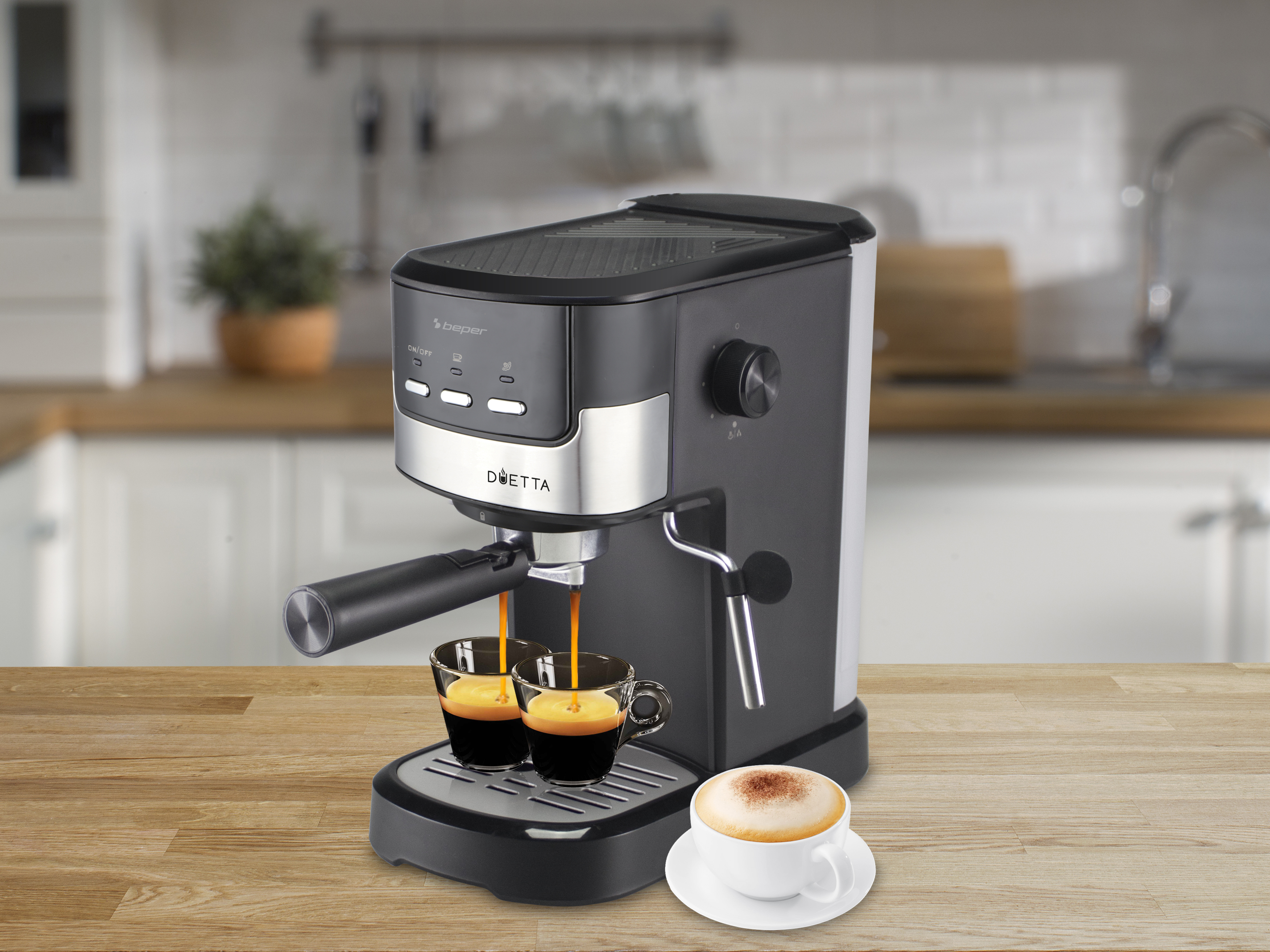 Una macchina da caffè espresso con due colpi, un cappuccino e uno sfondo cucina.