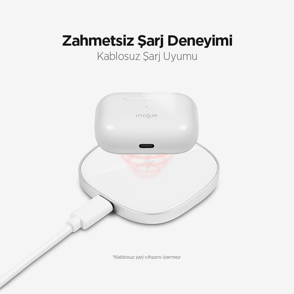 Beyaz kulaklık kutusu, beyaz kablosuz şarj cihazında şarj oluyor. Yıldırım sembolü parlıyor. Şarj cihazı takılı.
