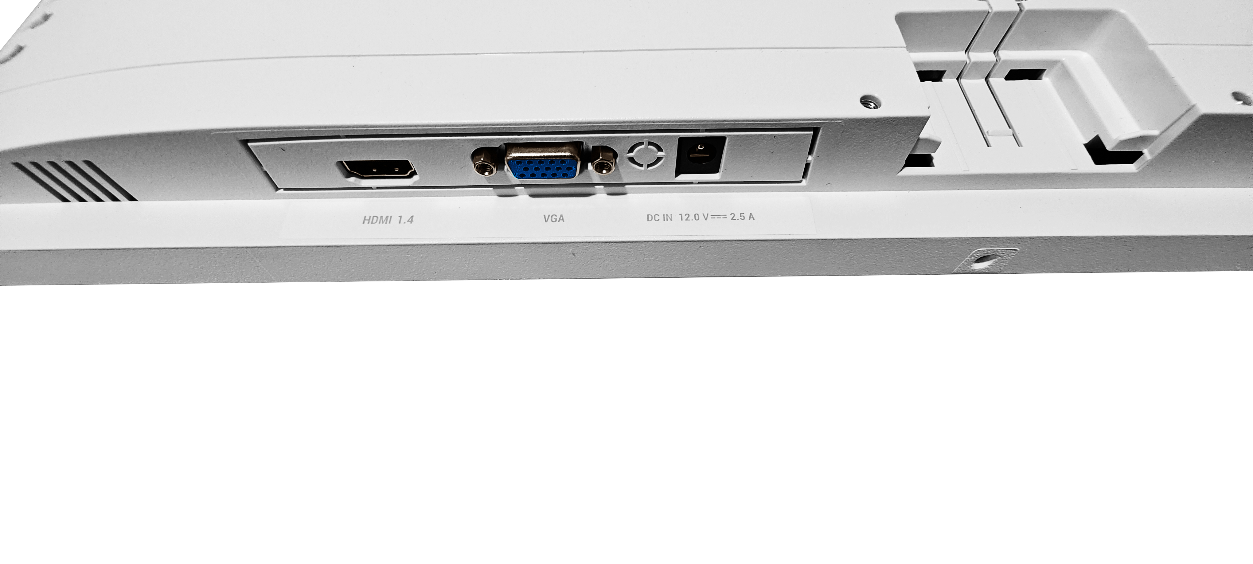 Il pannello posteriore di un monitor bianco. Ha porte HDMI, VGA, un ingresso di alimentazione ed etichette: HDMI 1.4, VGA, DC IN 12.0 V==2.5 A.