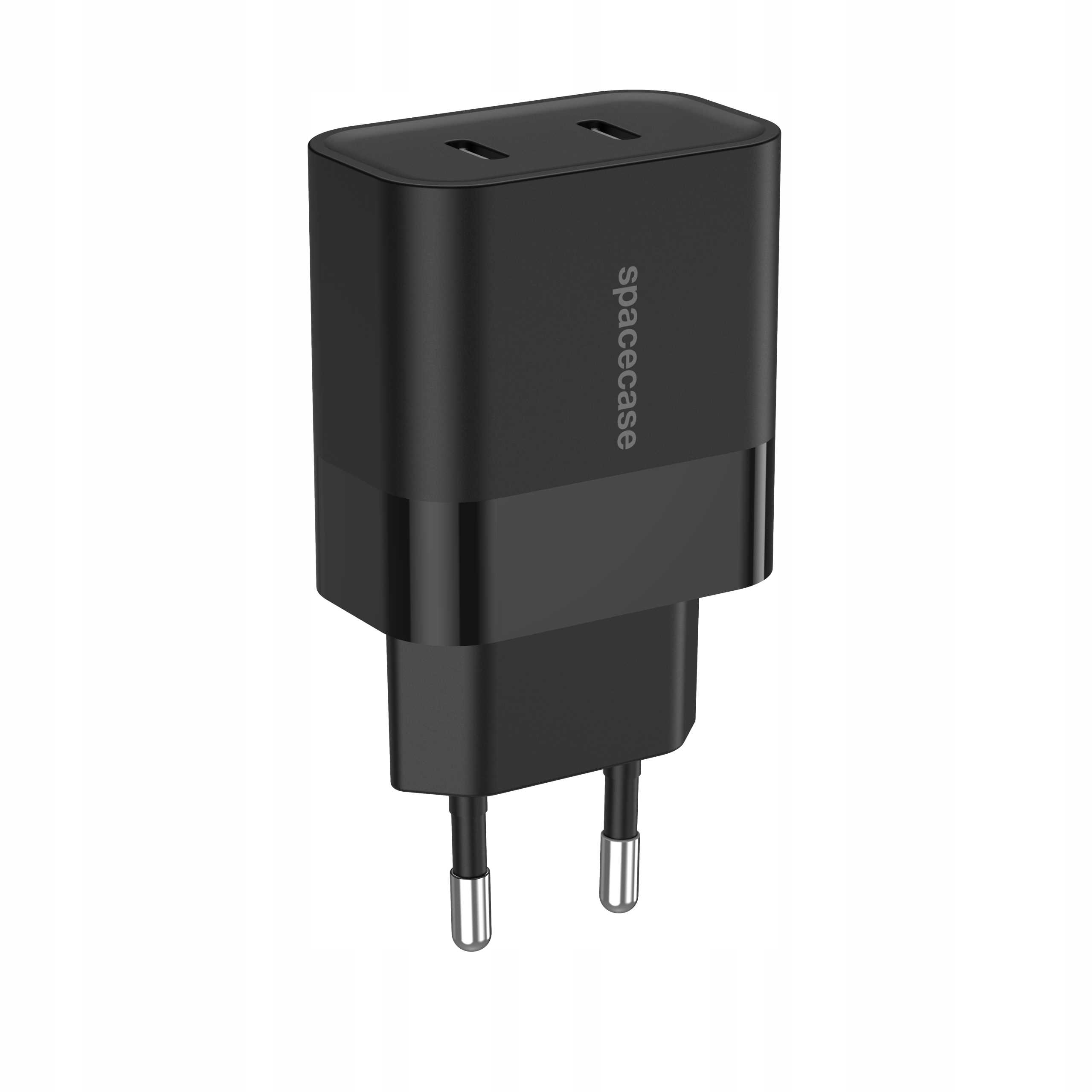 Czarna ładowarka spacecase z dwoma bolcami. Nazwa marki jest napisana z boku. Jest na białym tle.