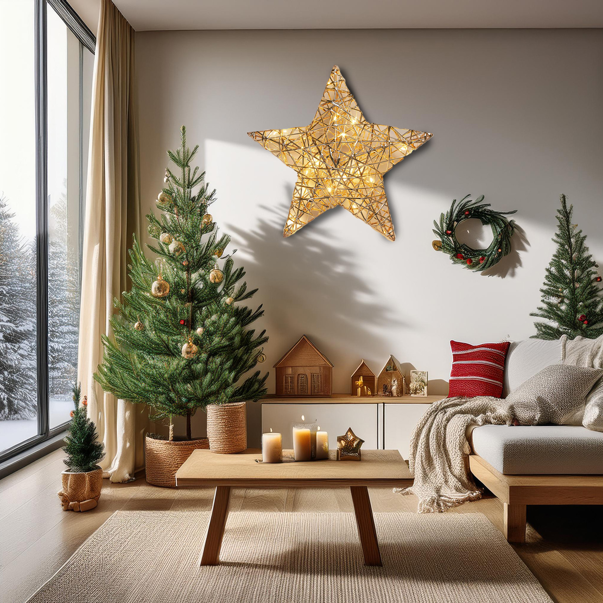Salón de Navidad con árbol decorado, luces de estrella, corona y vista nevada al aire libre.