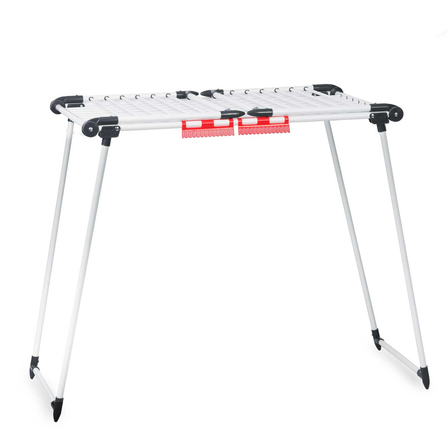 Składany biały stojak do suszenia z czerwonymi akcentami. Ma białe nogi i siatkowy blat. Jest na białym tle.
