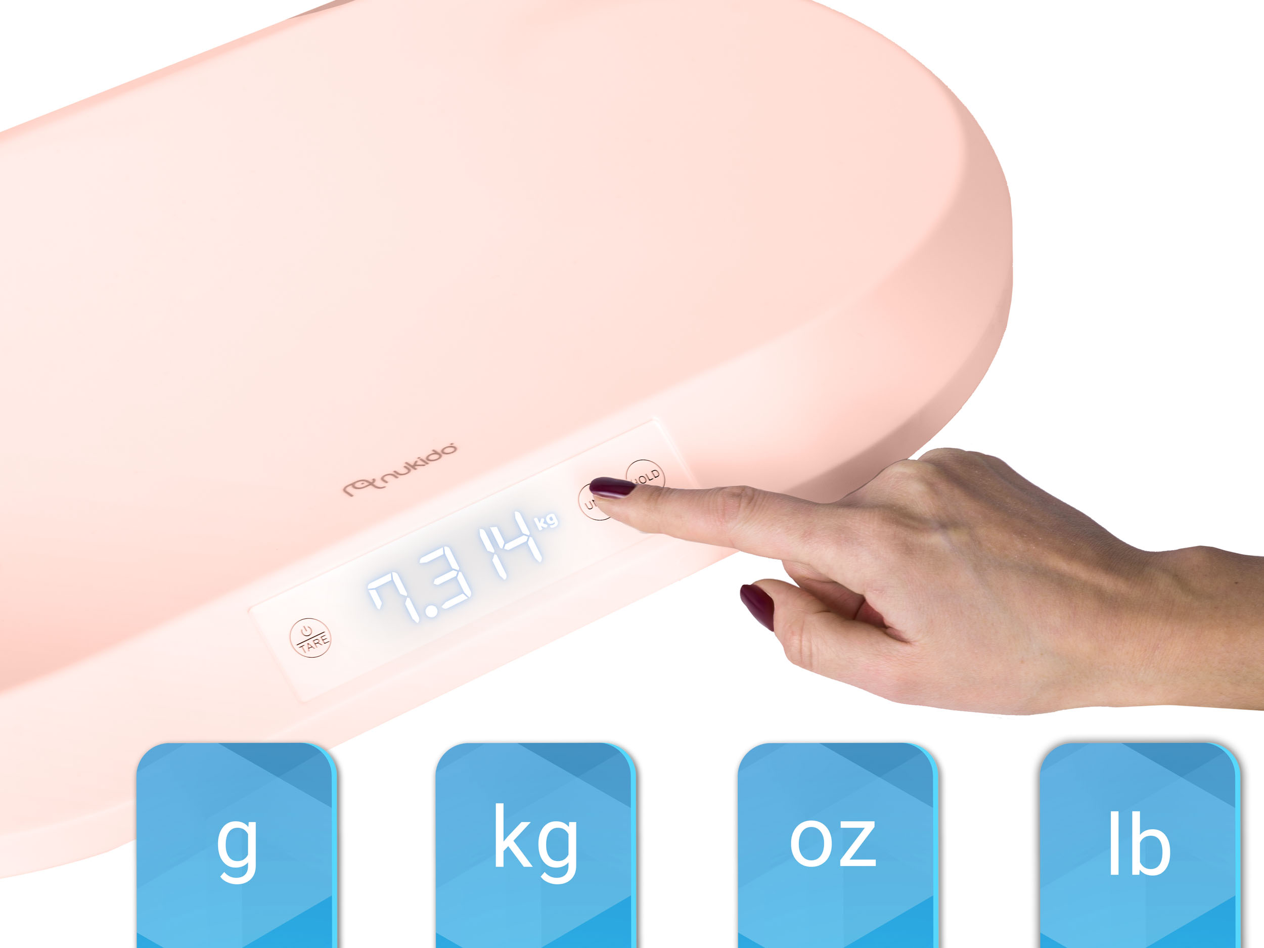 Różowa waga dla niemowląt pokazuje 7,314 kg. Ręka naciska przycisk. Niebieskie przyciski pokazują g, kg, oz i lb.
