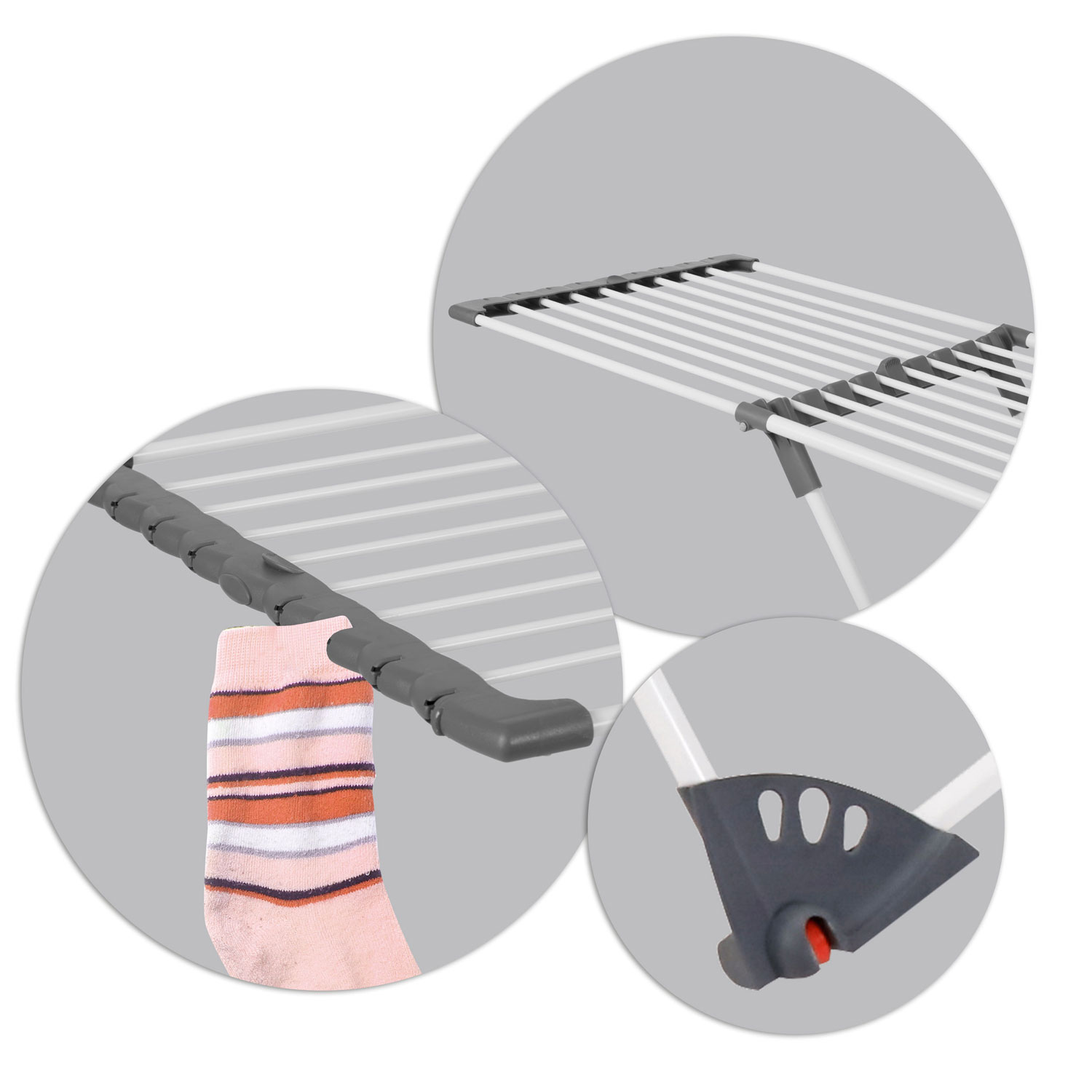 Suszarka do ubrań z wiszącą skarpetą w paski. Suszarka jest biało-szara, na szarym tle.