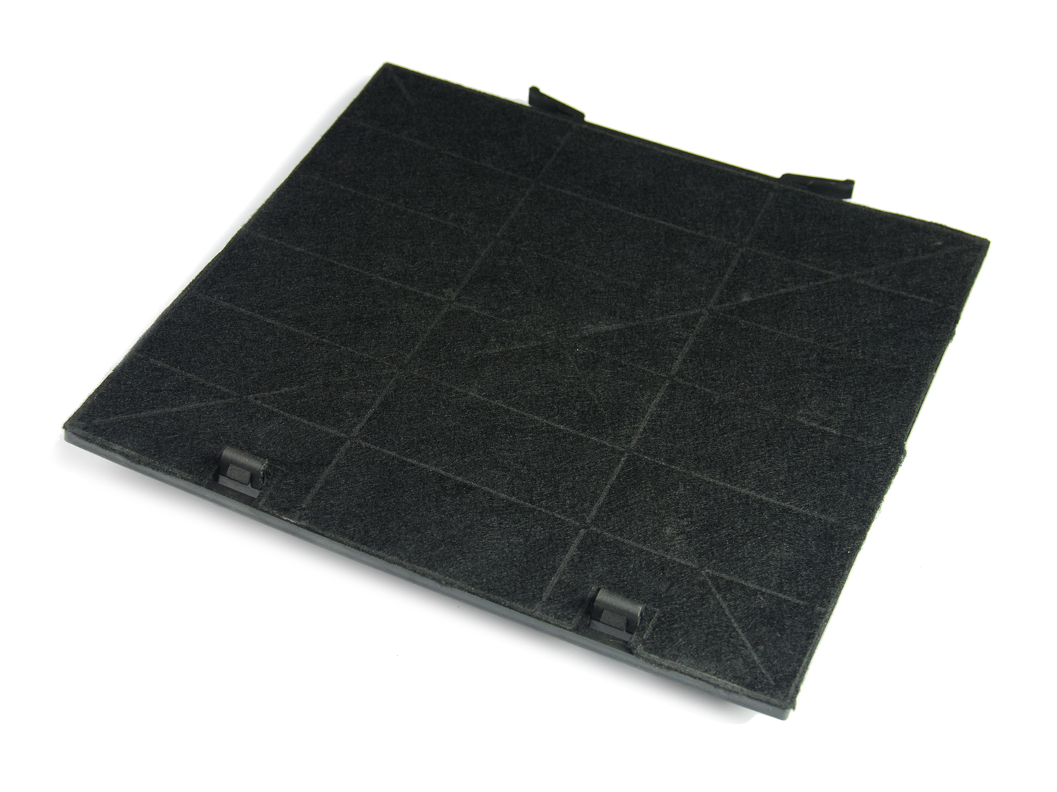 Prostokątny czarny filtr z teksturowaną powierzchnią i liniami siatki. Ma klipsy po bokach i jest na białym tle.