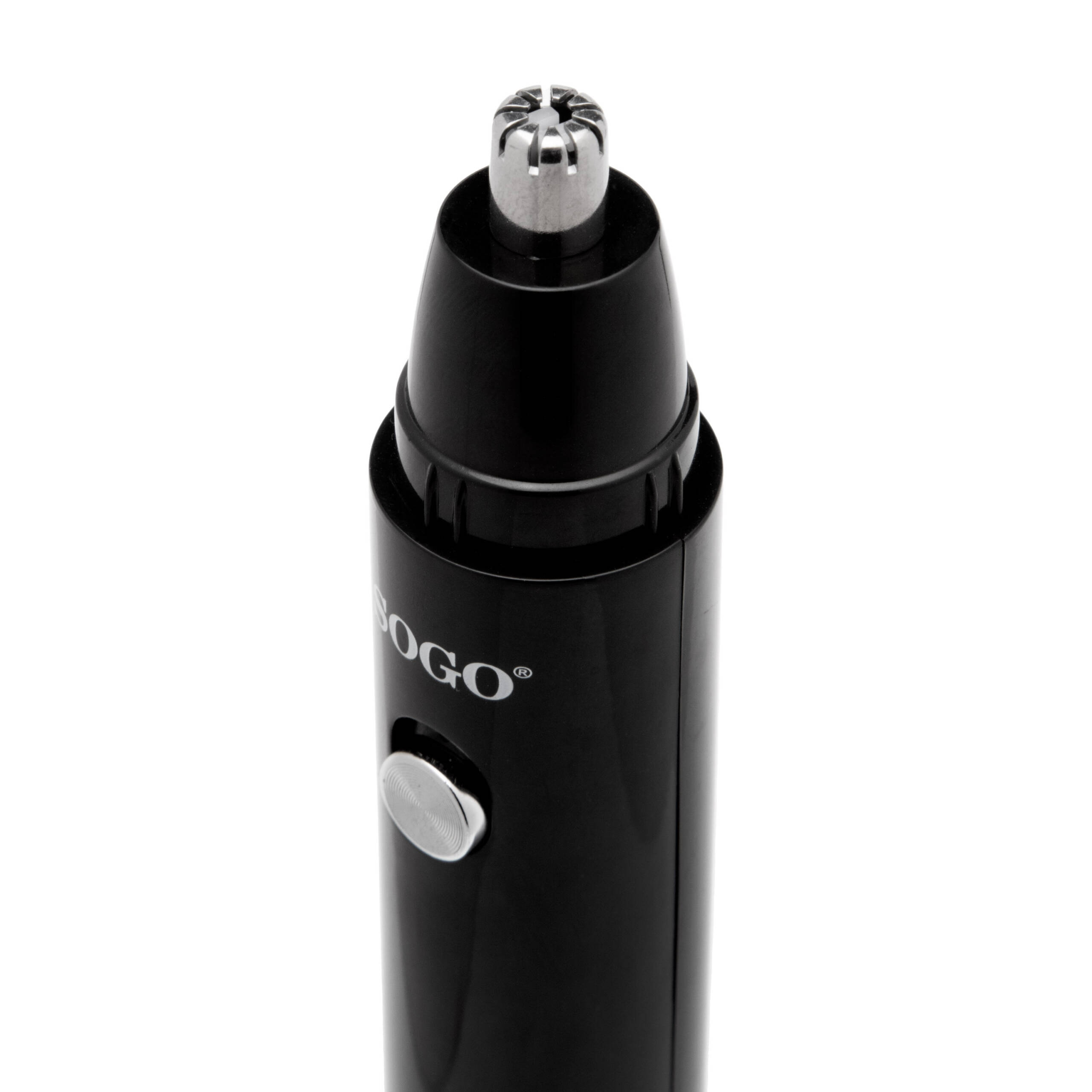 Primer plano de un recortador de vello nasal negro. Tiene una cabeza plateada y un botón. Se ve la marca 'SOGO'.