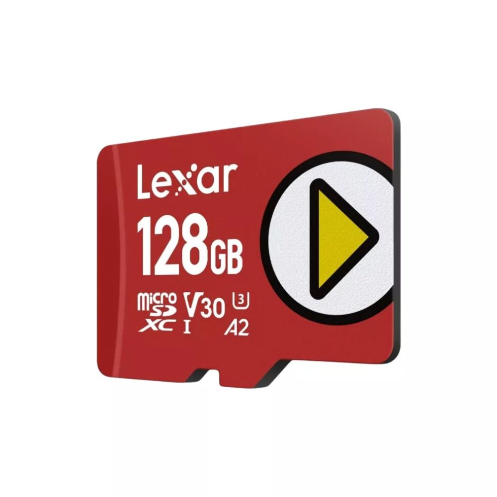 Eine rote Lexar 128GB microSD-Karte mit einem Wiedergabe-Button-Symbol. Weißer Text auf der Karte. Der Hintergrund ist weiß.