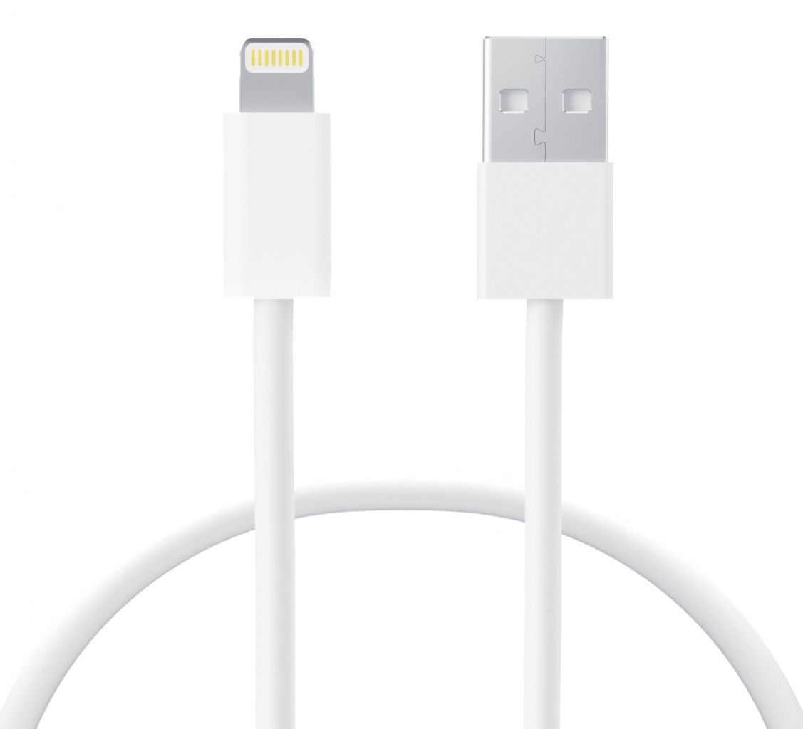 Un cable de carga blanco con conector USB y Lightning sobre fondo blanco.