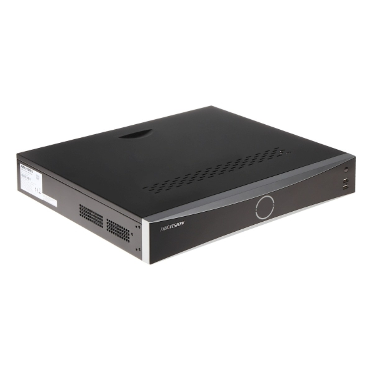 Un DVR Hikvision nero. Ha un design elegante con finiture argentate. La parte anteriore presenta un cerchio e il nome del marchio. Poggia su una superficie bianca.