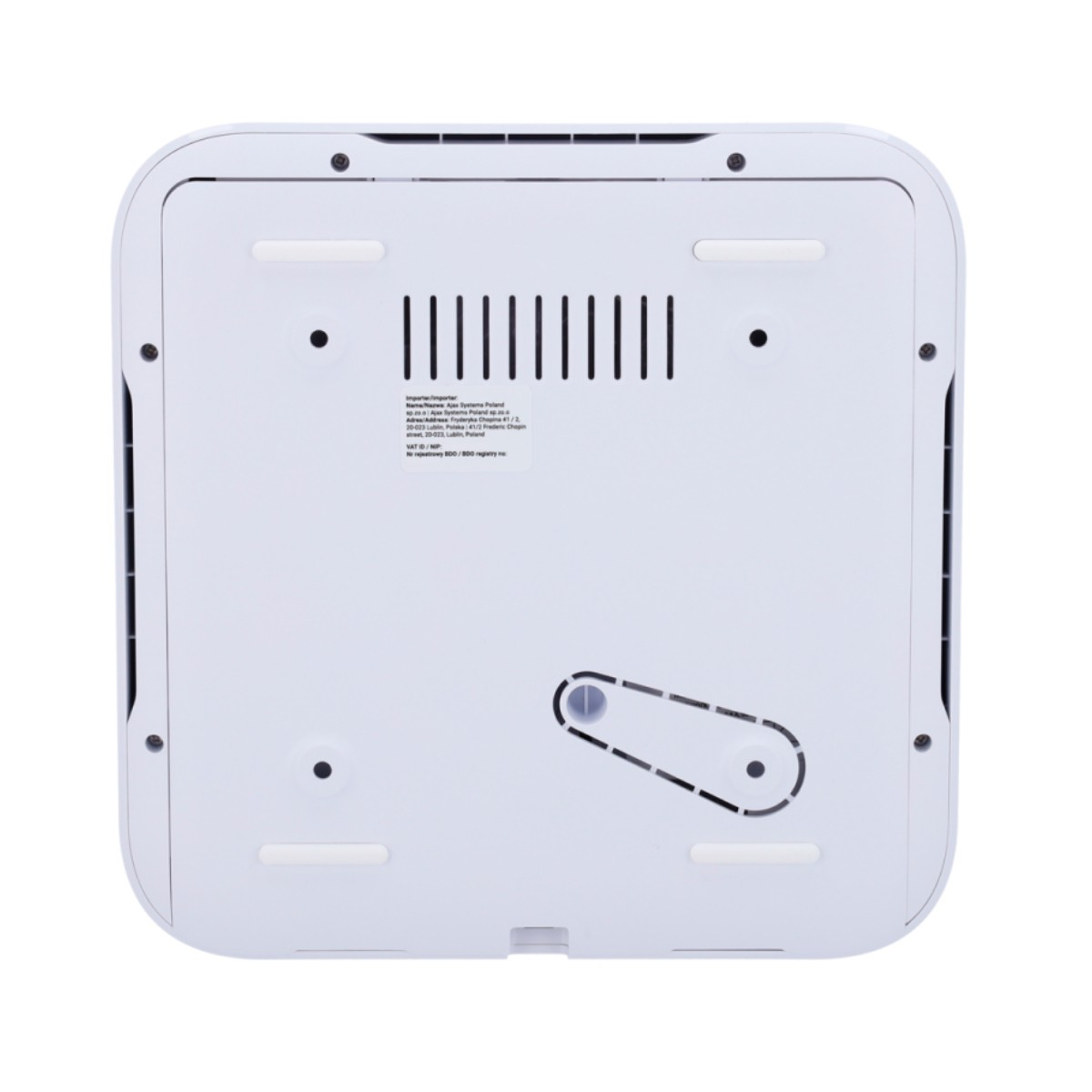 Parte trasera de un dispositivo blanco con rejillas de ventilación y una pegatina. Tiene forma cuadrada redondeada y puntos negros.