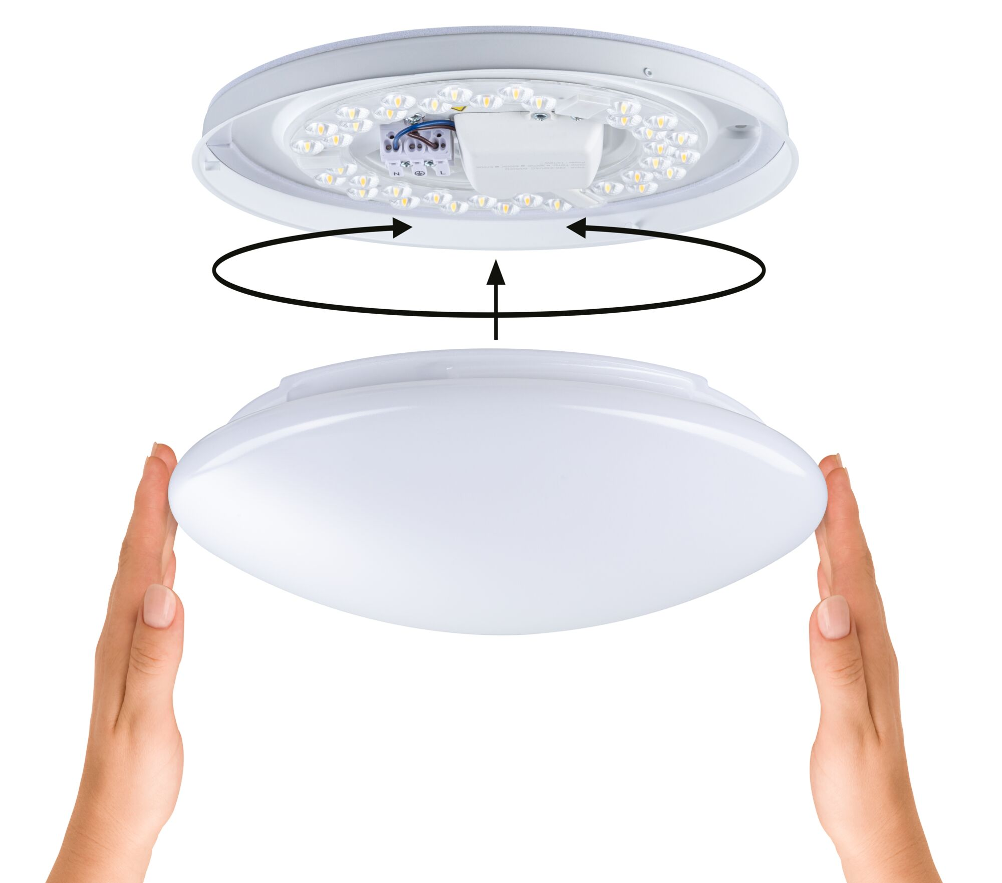 Ręce trzymają białą lampę sufitową. Górna część ma diody LED. Strzałki pokazują połączenie.