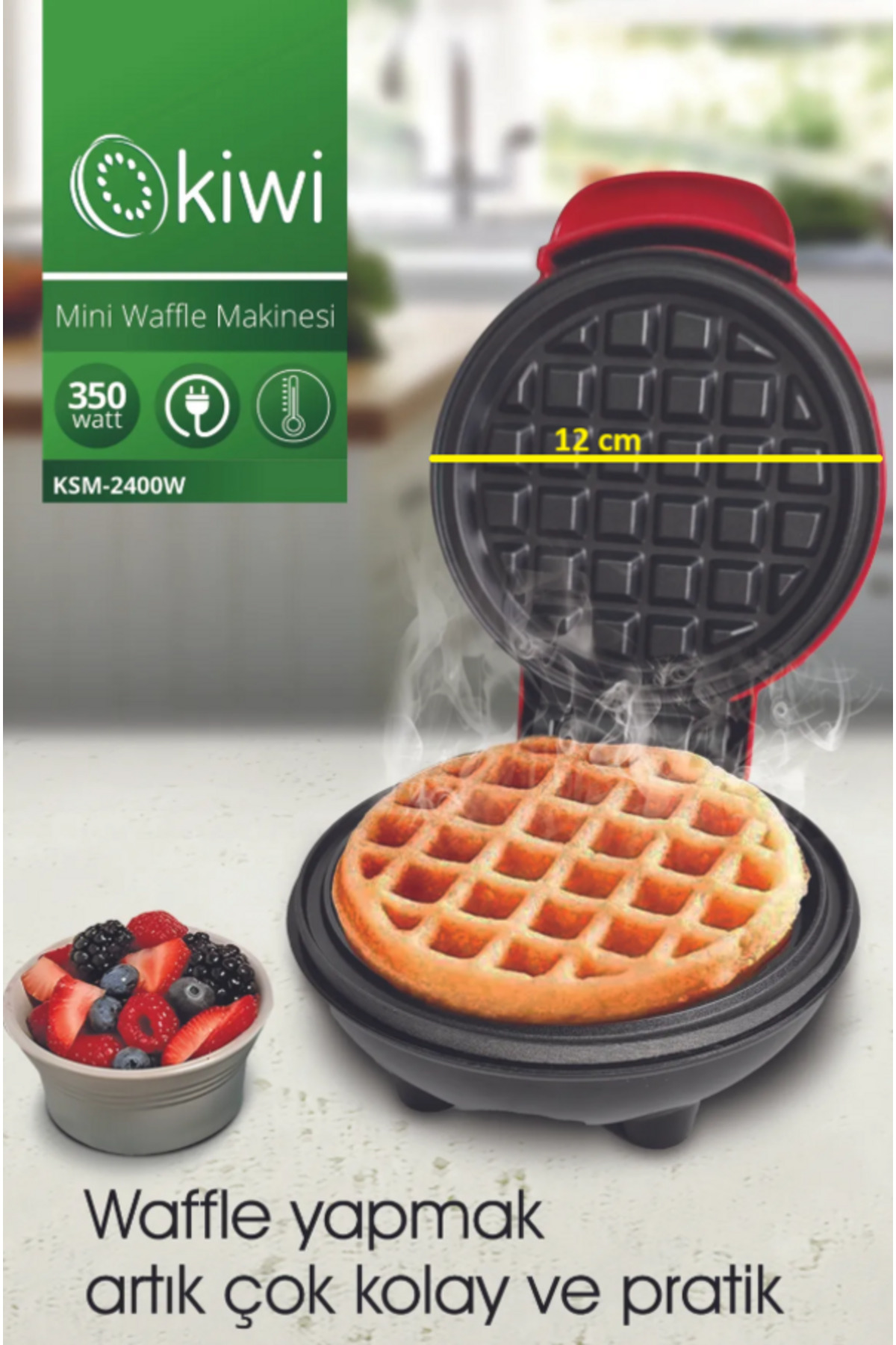 İçinde pişmiş bir waffle bulunan bir waffle makinesi. Solda bir kase çilek var. Metin: Waffle yapmak artık çok kolay ve pratik.