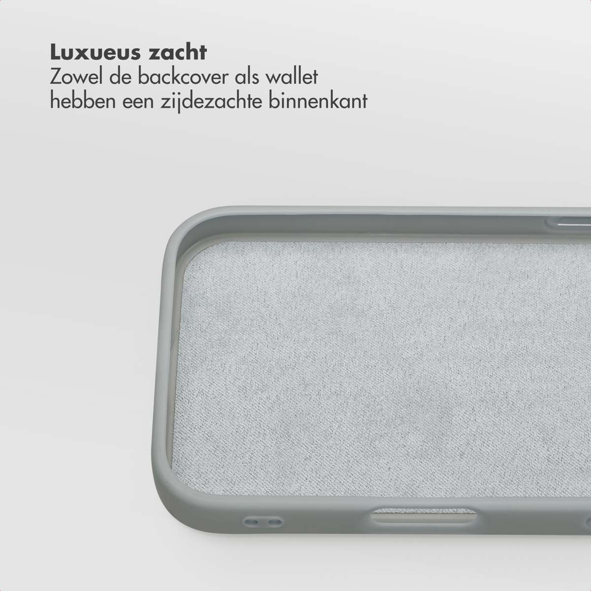 Een grijze telefoonhoes met een zacht interieur wordt getoond. De hoes is rechthoekig met afgeronde hoeken en een lichtgrijze stof binnenin.