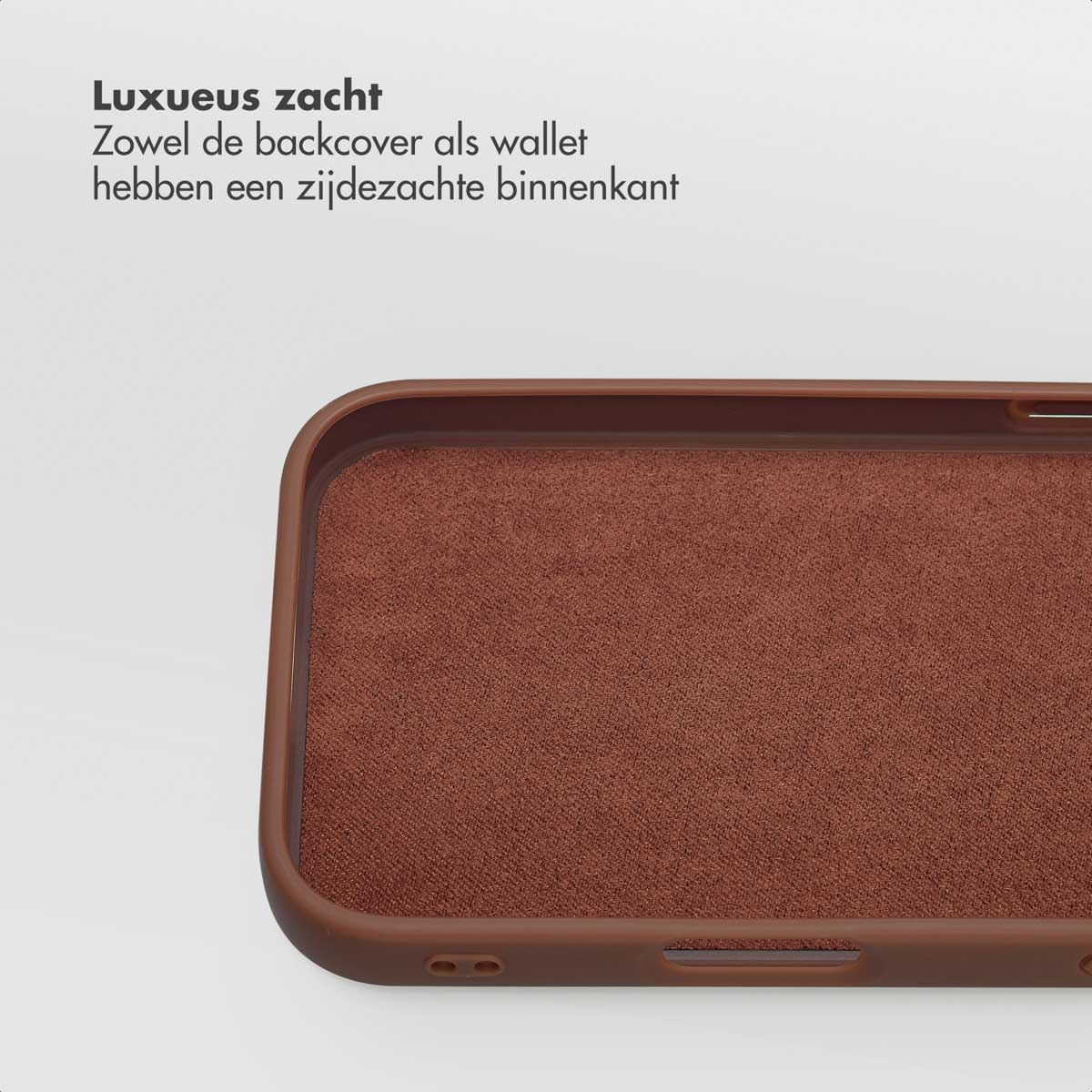 Gros plan sur une coque de téléphone marron. À l'intérieur, une surface marron texturée. L'étui a une bordure marron. Fond blanc.