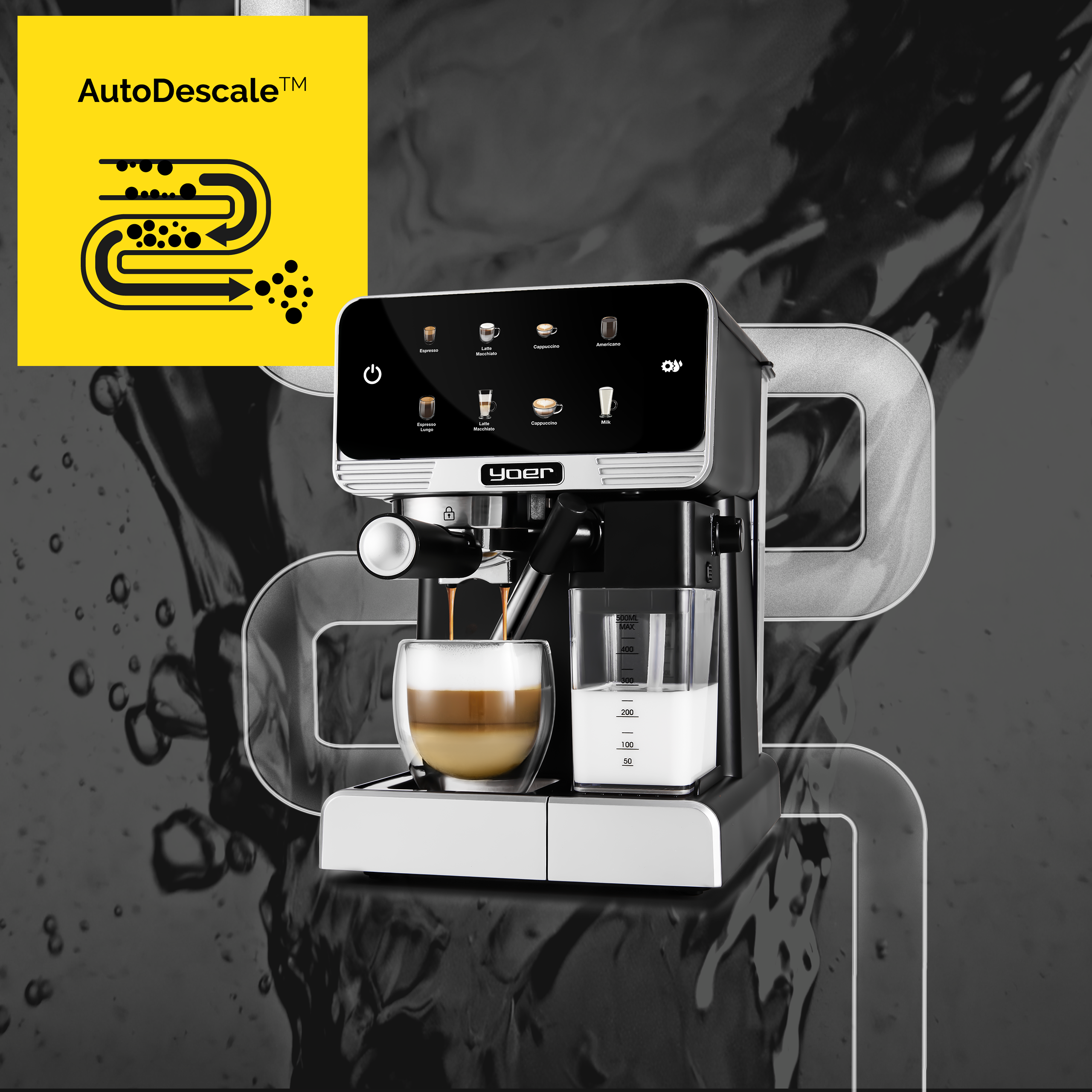 Ekspres do kawy z latte art w szklance, pojemnik na mleko i ikona AutoDescale na czarnym tle.