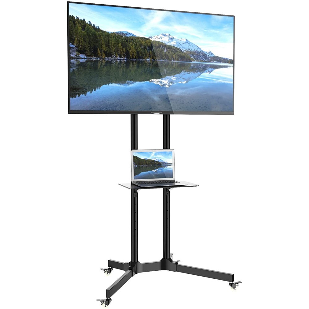 Een zwarte tv-standaard met een groot scherm waarop een bergmeerlandschap te zien is. Een laptop staat op een plank eronder.