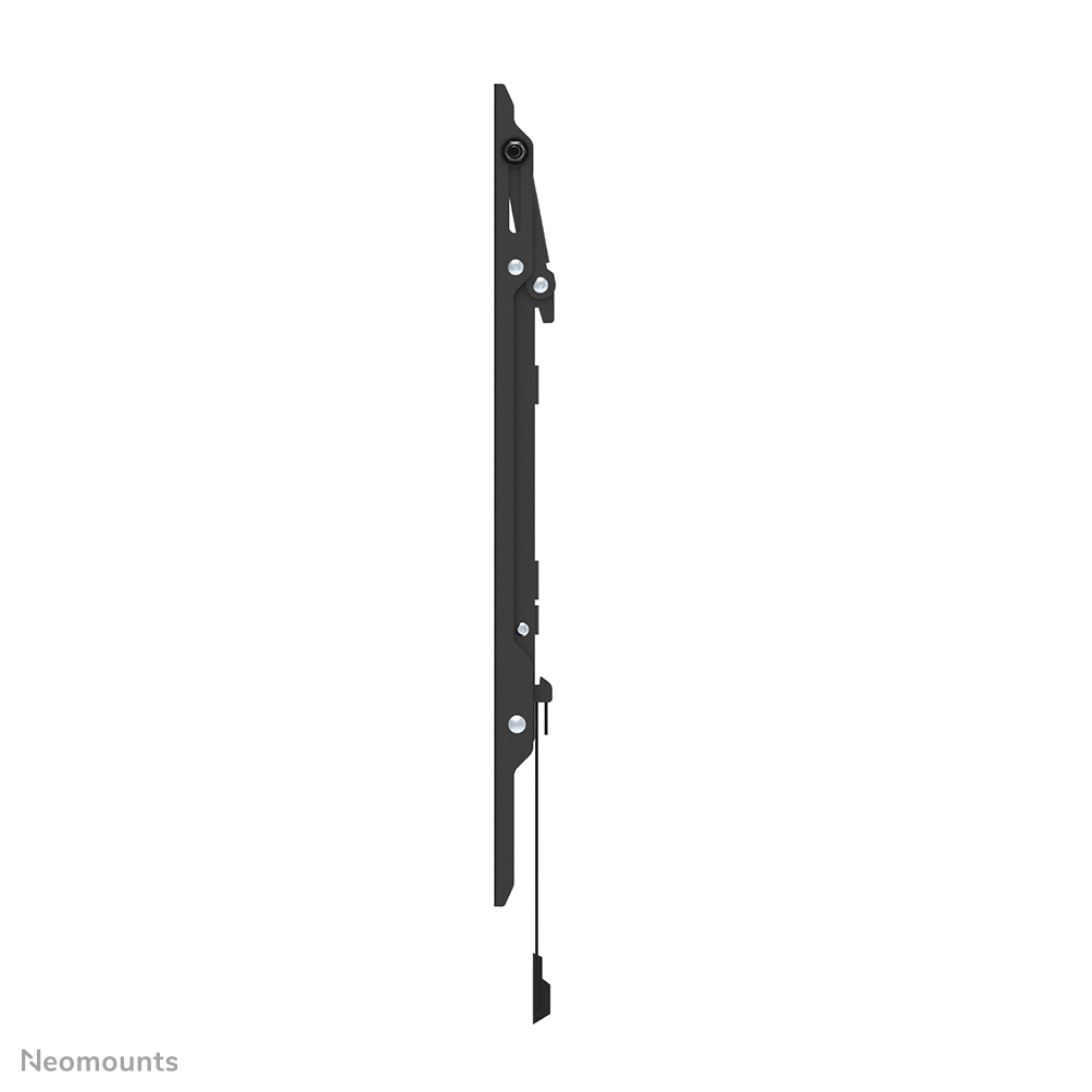 Eine schwarze Seitenansicht einer TV-Wandhalterung mit Schrauben und einem hängenden Kabel vor weißem Hintergrund. Das Neomounts-Logo unten links.