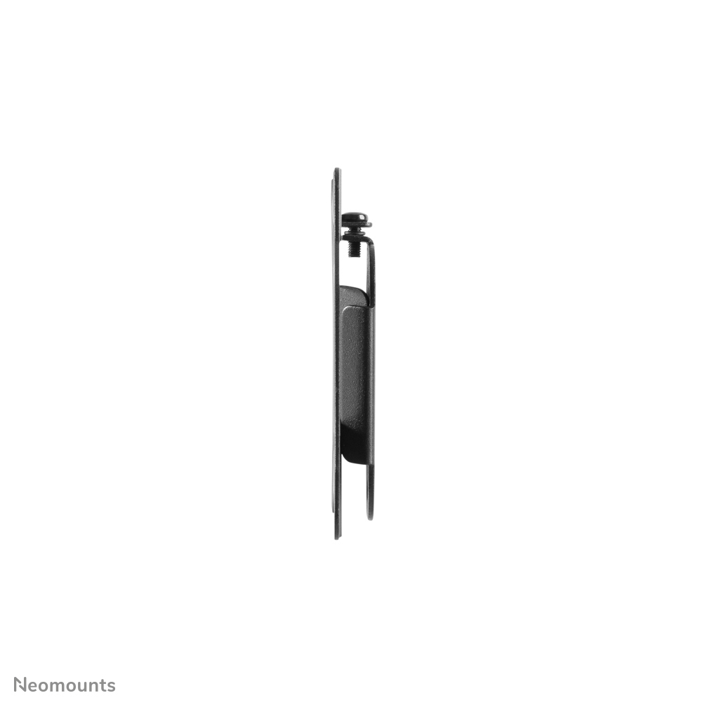 Un support métallique noir, vu de côté, sur fond blanc. Il comporte un boulon et une section rectangulaire.