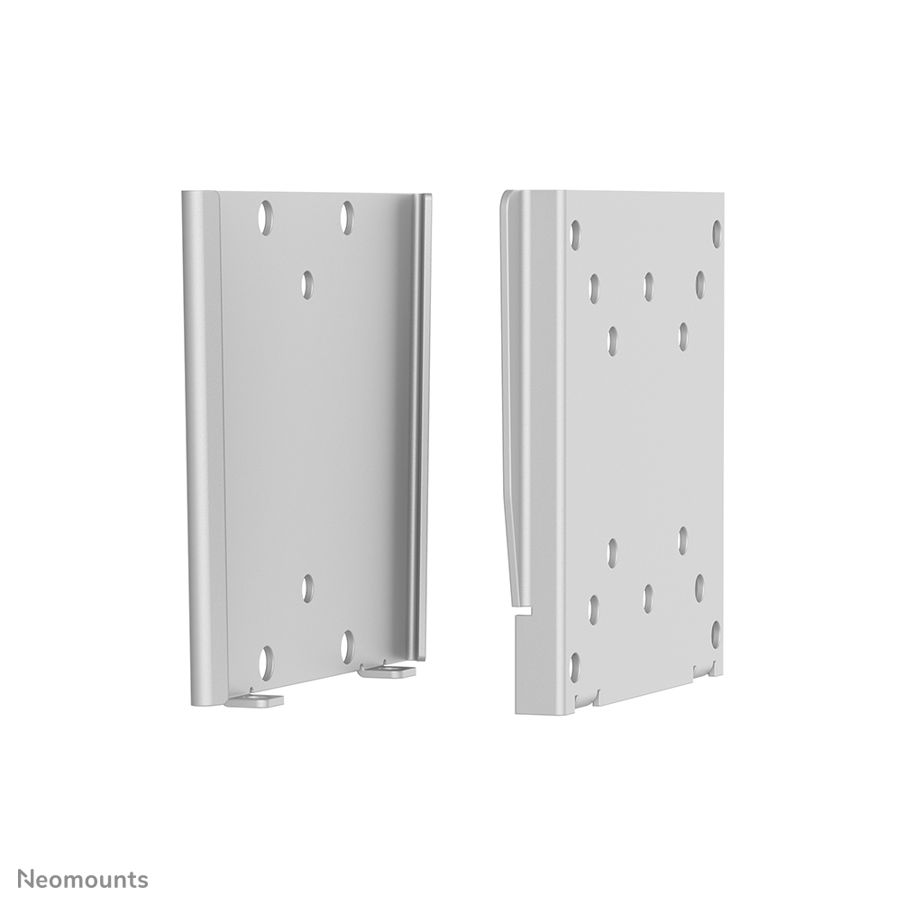 Twee zilveren metalen beugels met meerdere gaten op een witte achtergrond. De beugels zijn voor montage en hebben een strak ontwerp.