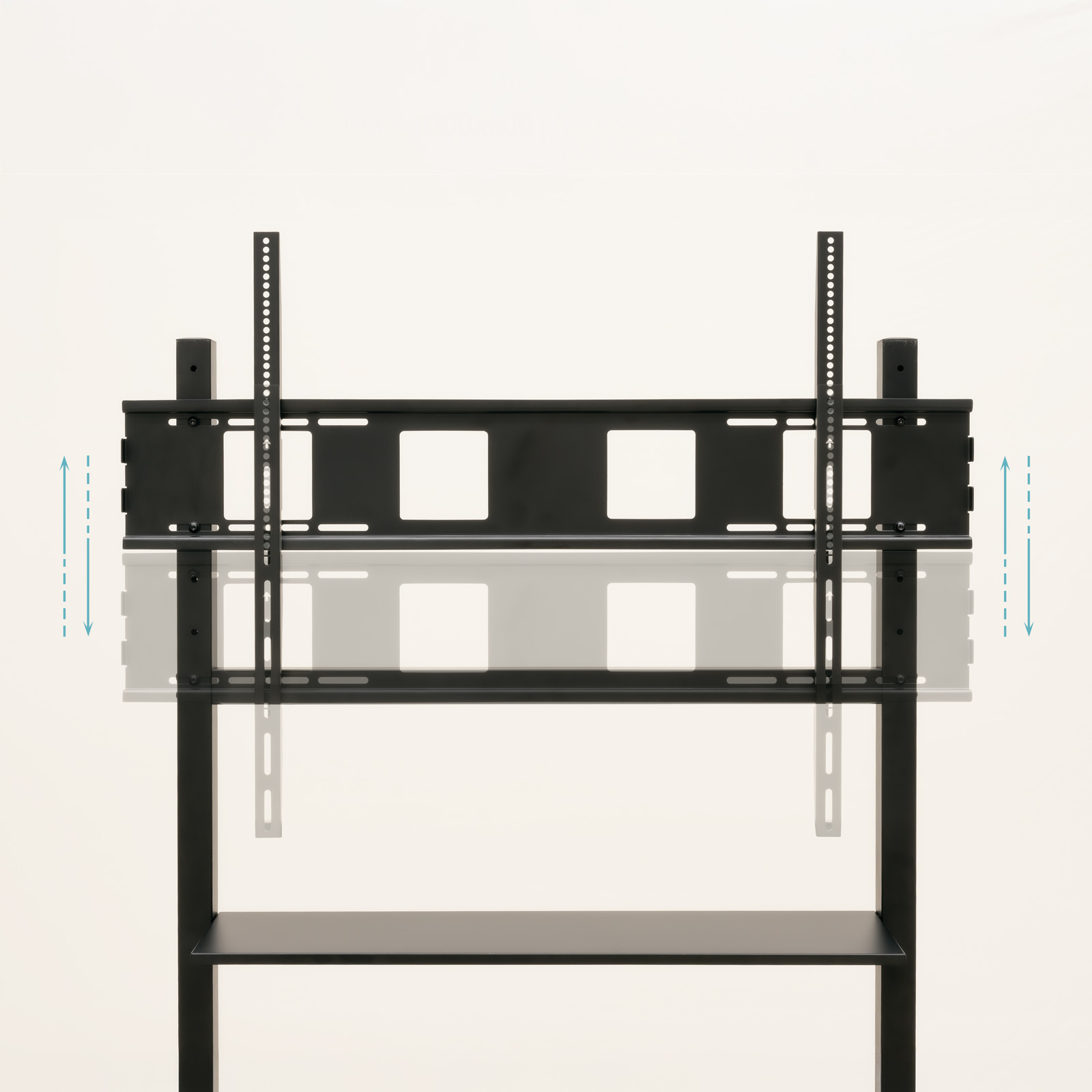 Un soporte de TV negro con un soporte de altura ajustable. El soporte tiene un estante y soportes verticales.